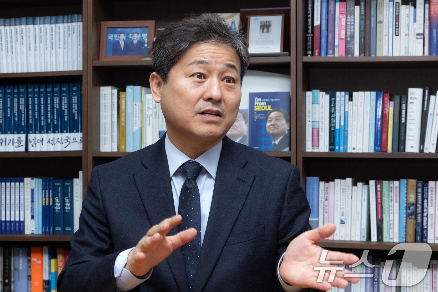 본문 이미지 - 김영배 더불어민주당 서울시장 예비후보가 17일 서울 여의도 국회 의원회관에서 뉴스1과 인터뷰하고 있다. ⓒ 뉴스1 이승배 기자