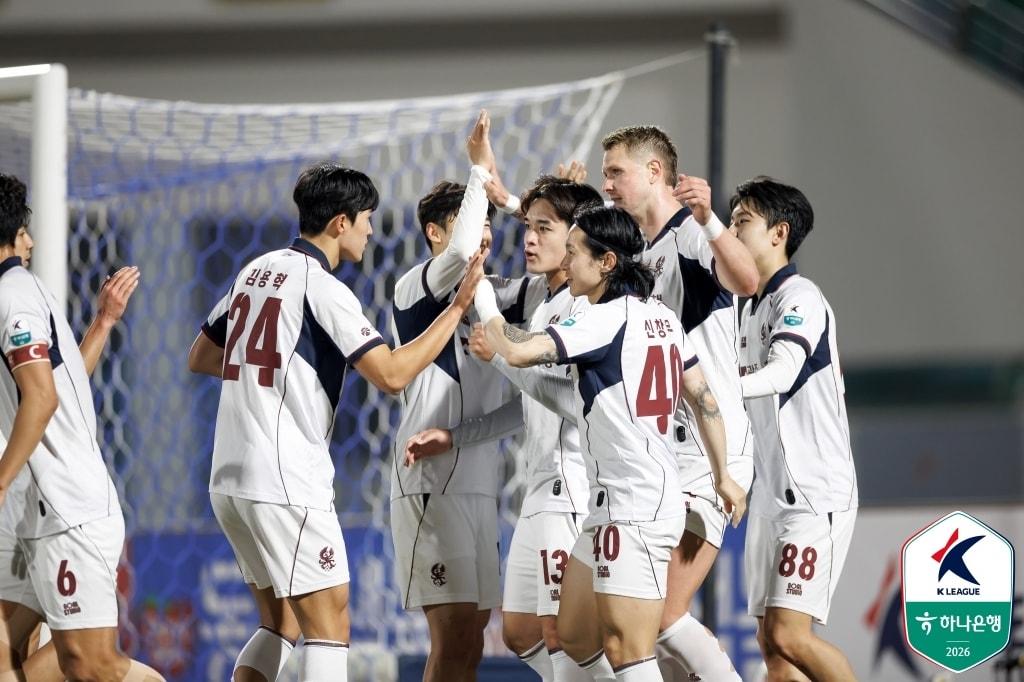 본문 이미지 - 광주FC가 개막 후 4경기 연속 무패를 이어갔다. (한국프로축구연맹 제공)