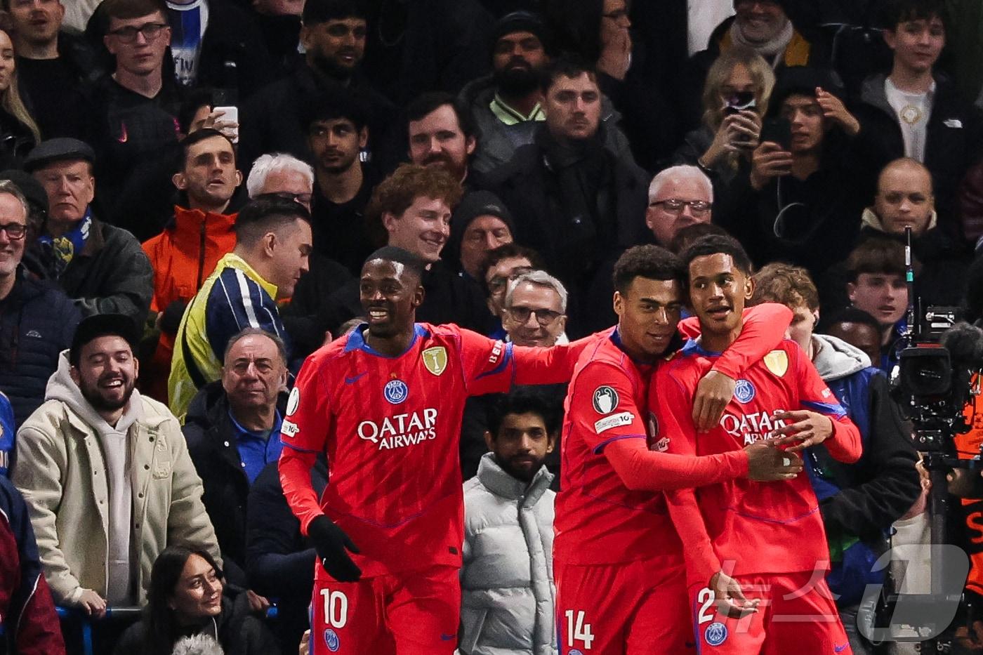 본문 이미지 - PSG가 18일(한국시간) 첼시를 완파하고 2025-26 UEFA 챔피언스리그 8강에 진출했다. ⓒ AFP=뉴스1