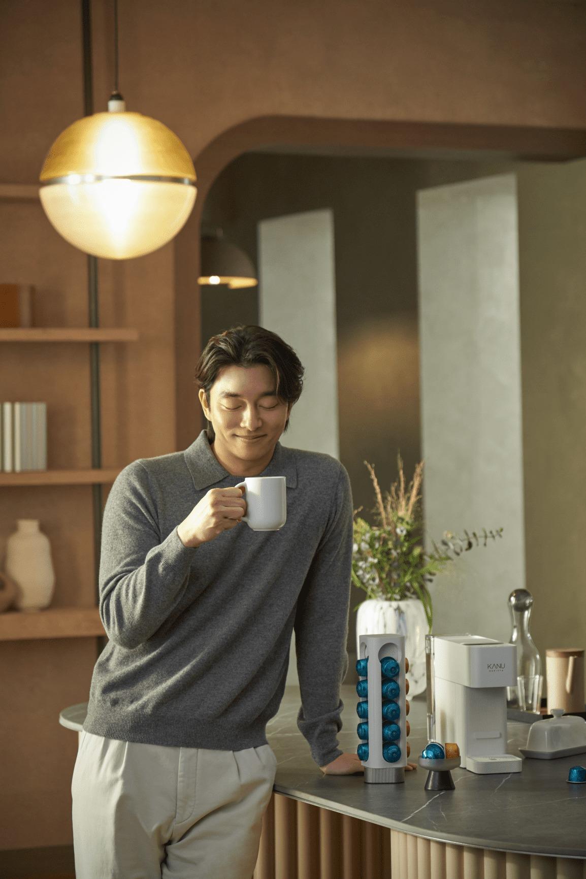 본문 이미지 - 카누 바리스타 모델컷.(동서식품 제공)