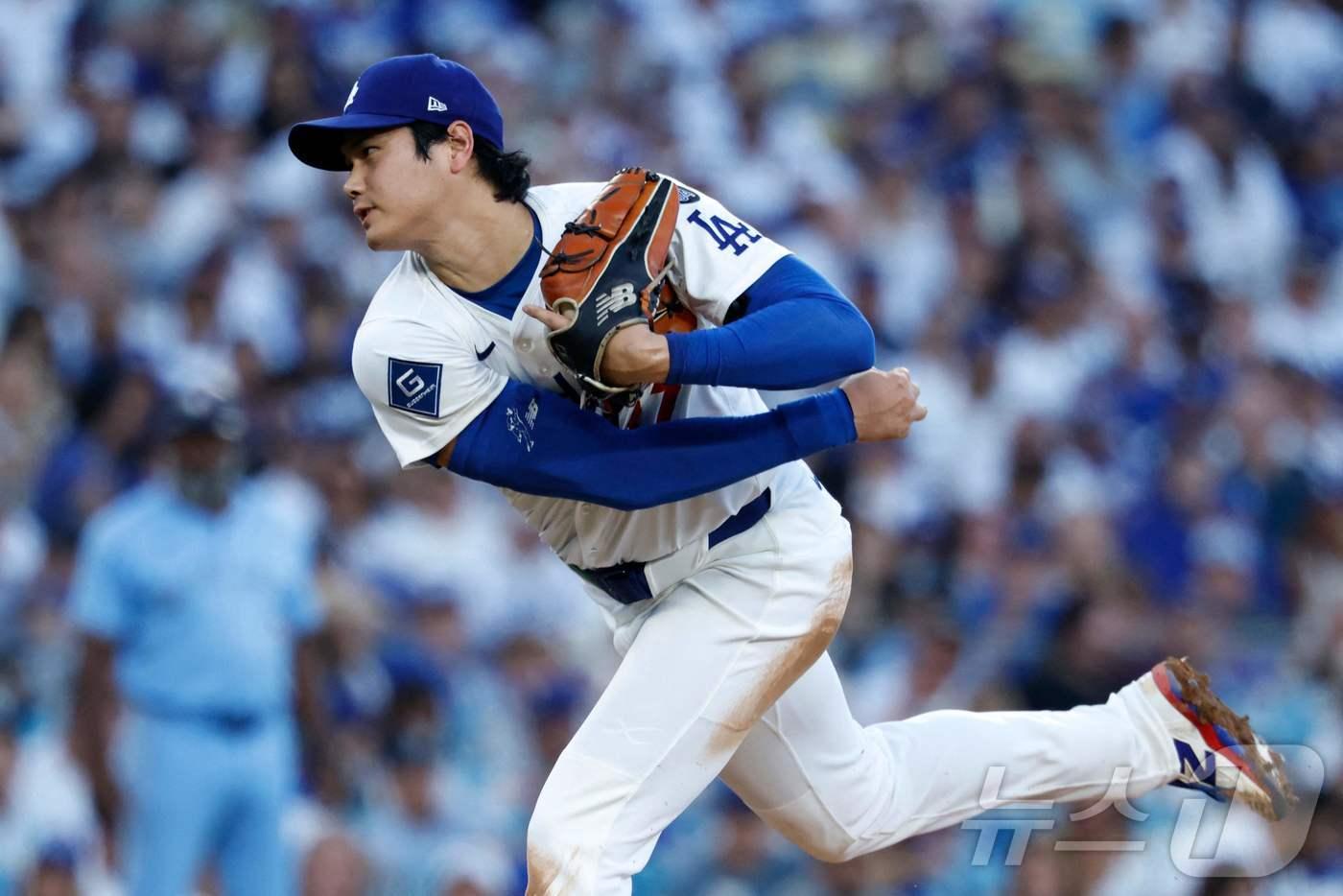 본문 이미지 - 투구하는 오타니 쇼헤이. ⓒ AFP=뉴스1