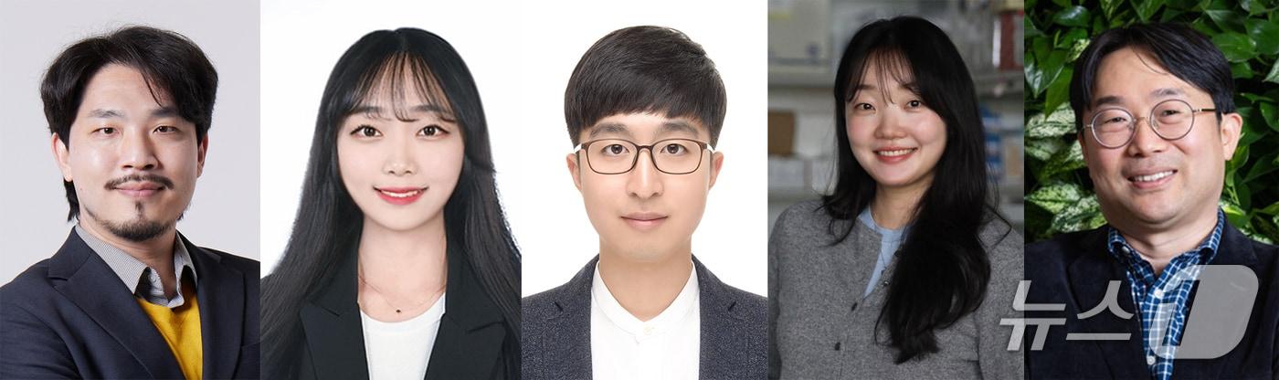 본문 이미지 - 18일 포스텍 물리학과 시스템생명공학부 손민주, 환경공학부 시스템공학부 융합대학원 황동수 교수와 현 막스플랑크 연구소 홍유리 박사(포스텍 시스템생명공학부)가 알츠하이머병을 일으키는 단백질로 알려진 타우(Tau)의 새로운 기능을 규명했다고 밝혔다. 왼쪽부터 손민준  교수, 박세린 통합과정, 통합과정 정재훈, 막스플랑크 연구소 홍유리 박사, 황동수 교수. (포스텍 제공, 재판매 및 DB금지) 2026.3.18/뉴스1