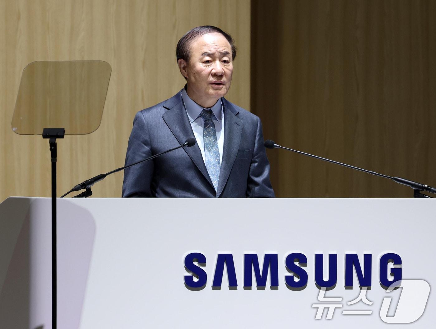 본문 이미지 - 의장을 맡은 전영현 삼성전자 대표이사 부회장 겸 DS부문장이 18일 오전 경기 수원시 수원컨벤션센터에서 열린 제57기 정기 주주총회에서 인사말을 하고 있다. (공동취재) 2026.3.18 ⓒ 뉴스1 김영운 기자