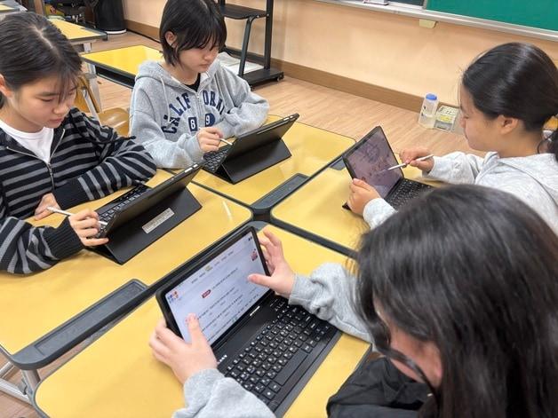 본문 이미지 - 언어습관 자기진단 운영 모습.(충북교육청 제공. 재판매 및 DB금지)