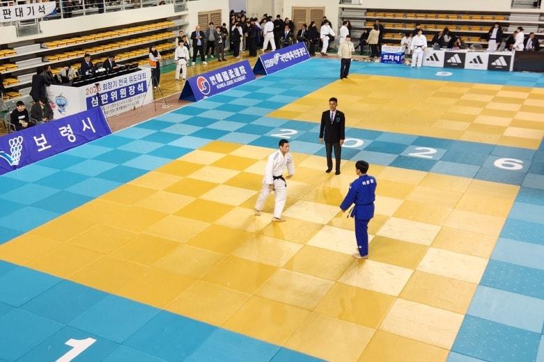 본문 이미지 - 심재윤 선수(왼쪽)의  '2026 국가대표 2차 선발전 겸 2026 회장기 전국 유도대회' 출전 모습.(보령시 제공. 재판매 및 DB금지)/뉴스1