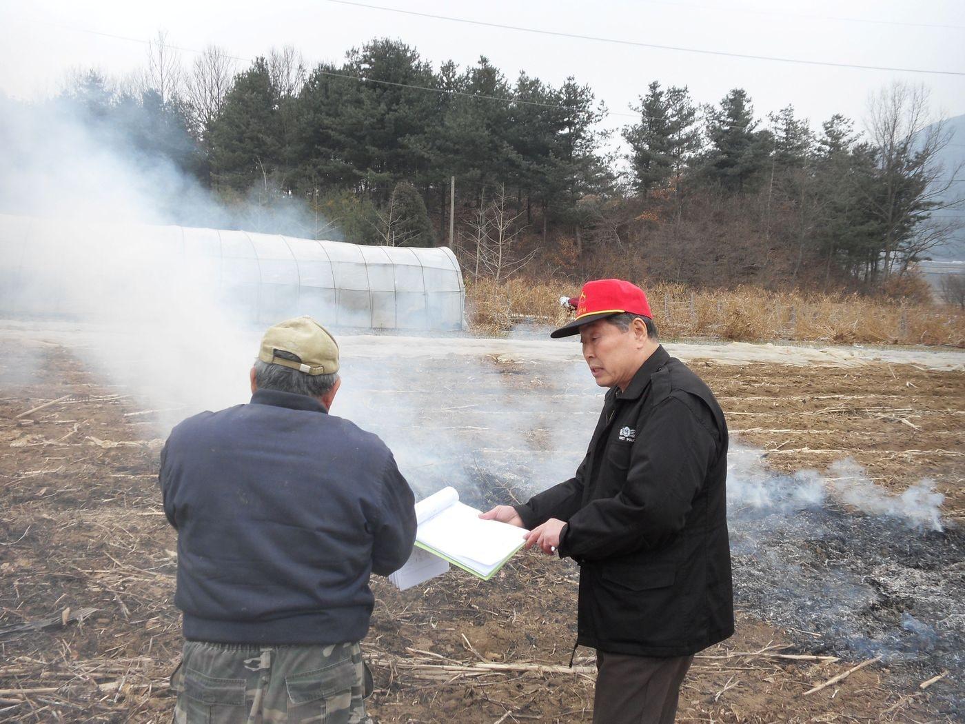 본문 이미지 - 산림청은 총 1988명을 투입해 1583개 지역을 대상으로 산불 예방 기동단속을 실시한 결과 위반행위 18건을 적발했다. (산림청  제공.재판매 및 DB금지)/뉴스1 