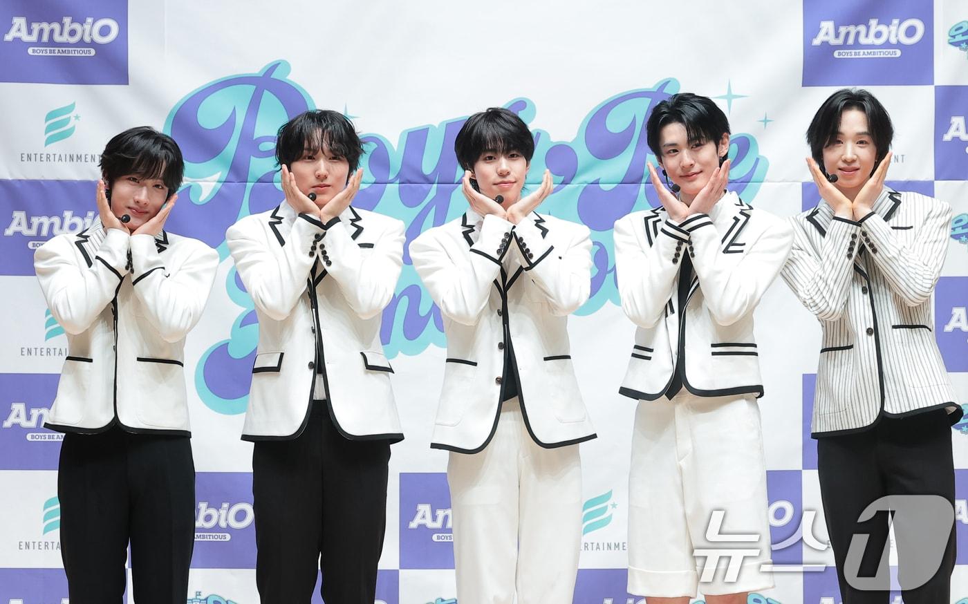 본문 이미지 - 그룹 엠비오 기원(왼쪽부터)과 승상, 테츠, 루원, 지수 ⓒ 뉴스1 권현진 기자