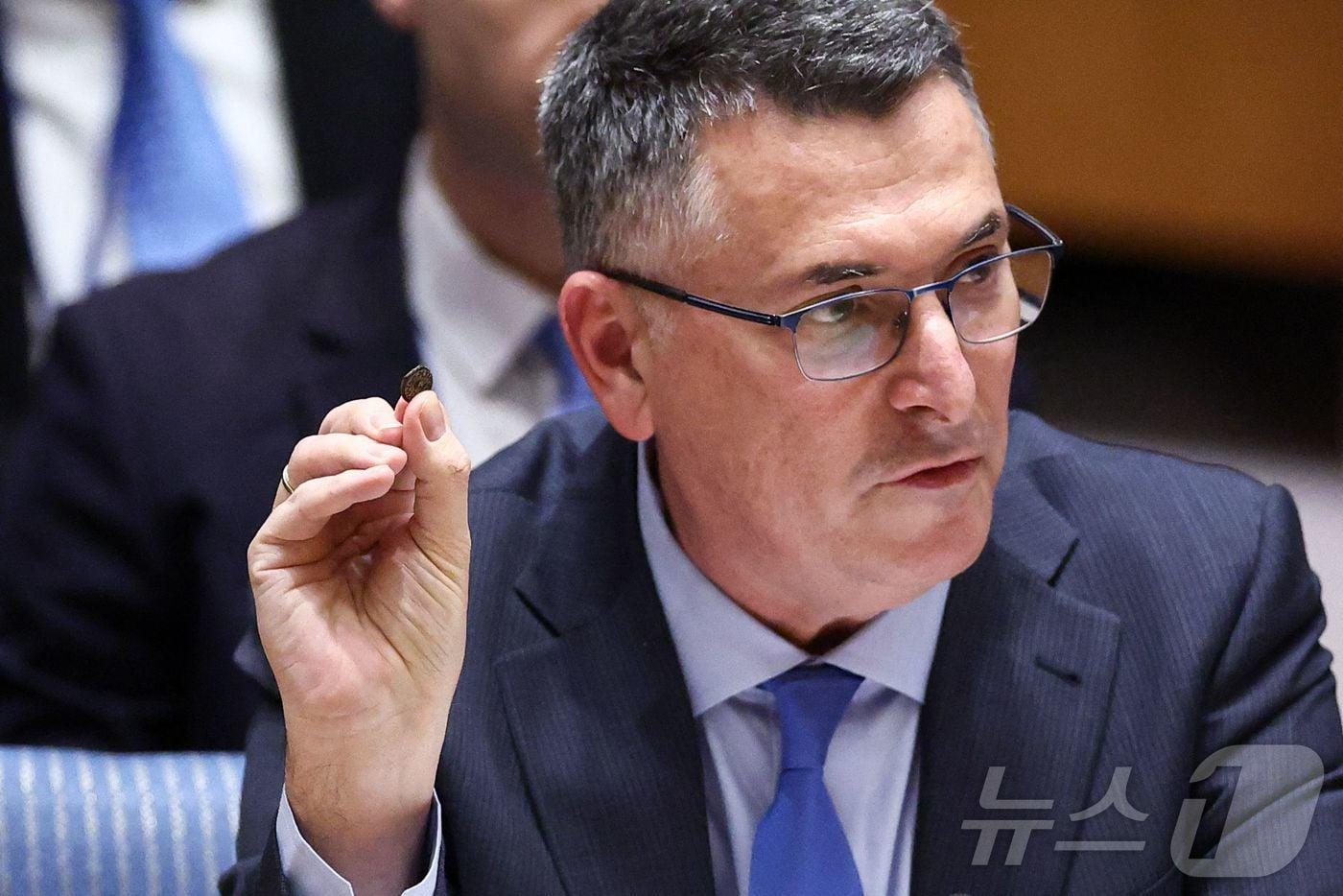 본문 이미지 - 지난달 18일(현지시간) 미국 뉴욕 유엔 본부에서 열린 유엔 안전보장이사회 중동 회의에서 기드온 사르 이스라엘 외무장관이 연설하고 있다. 2026.02.18. ⓒ AFP=뉴스1