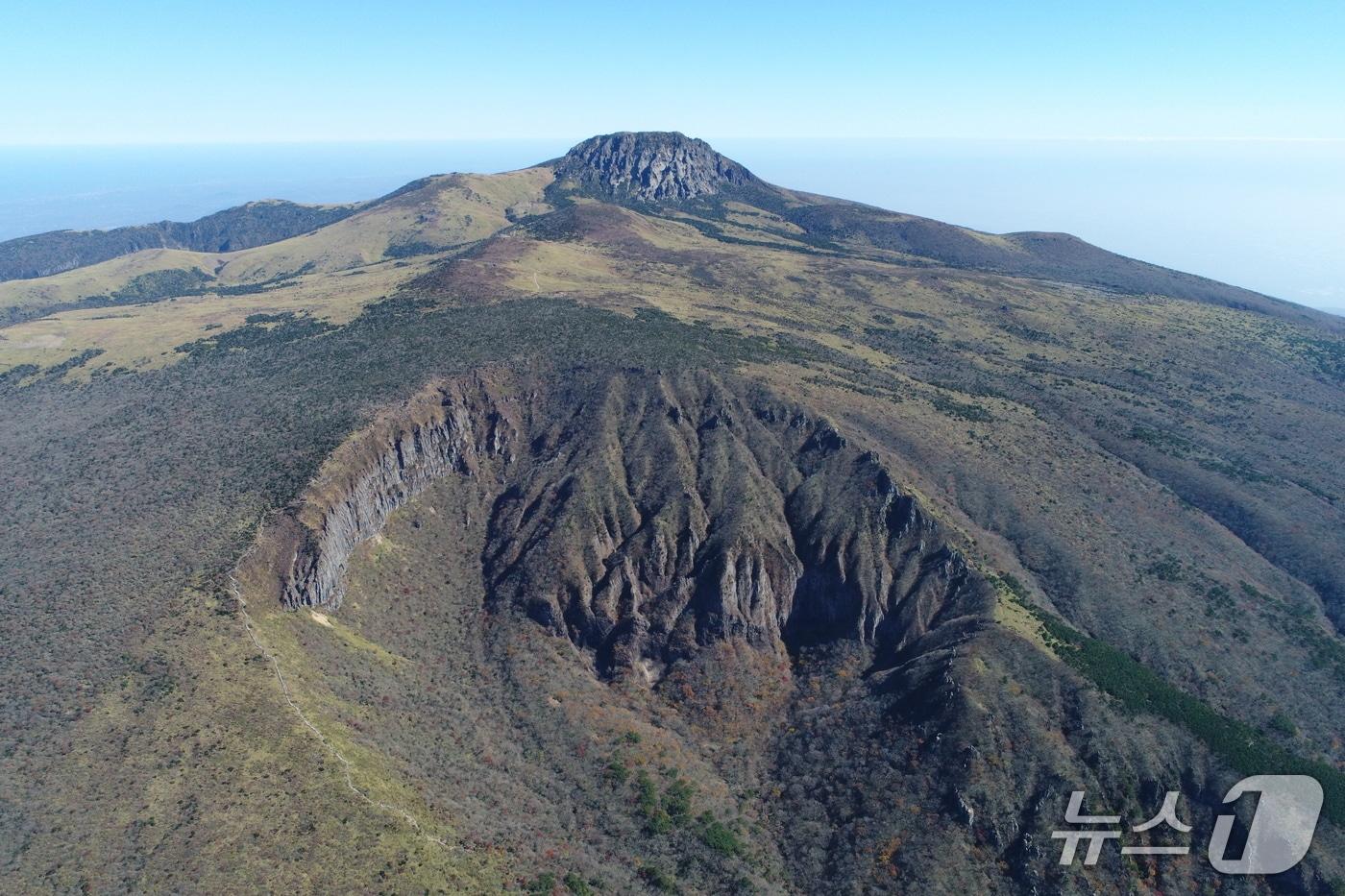 본문 이미지 -  한라산 영실 전경./뉴스1