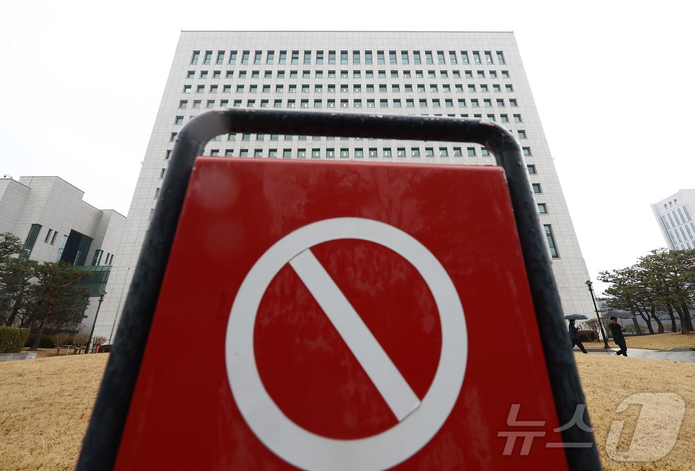 본문 이미지 - 검찰개혁법(중대범죄수사청·공소청법) 국회 처리를 하루 앞둔 18일 오전 서울 서초구 대검찰청에 적막이 흐르고 있다. 2026.3.18 ⓒ 뉴스1 김민지 기자