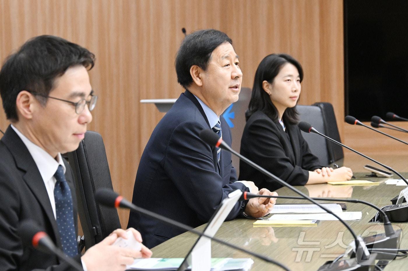 본문 이미지 - 구윤철 부총리 겸 재정경제부 장관이 18일 오후 서울 영등포구 한국수출입은행에서 열린 '국제금융시장 전문가 간담회'를 주재하고 있다. (재정경제부 제공. 재판매 및 DB 금지) 2026.3.18 ⓒ 뉴스1