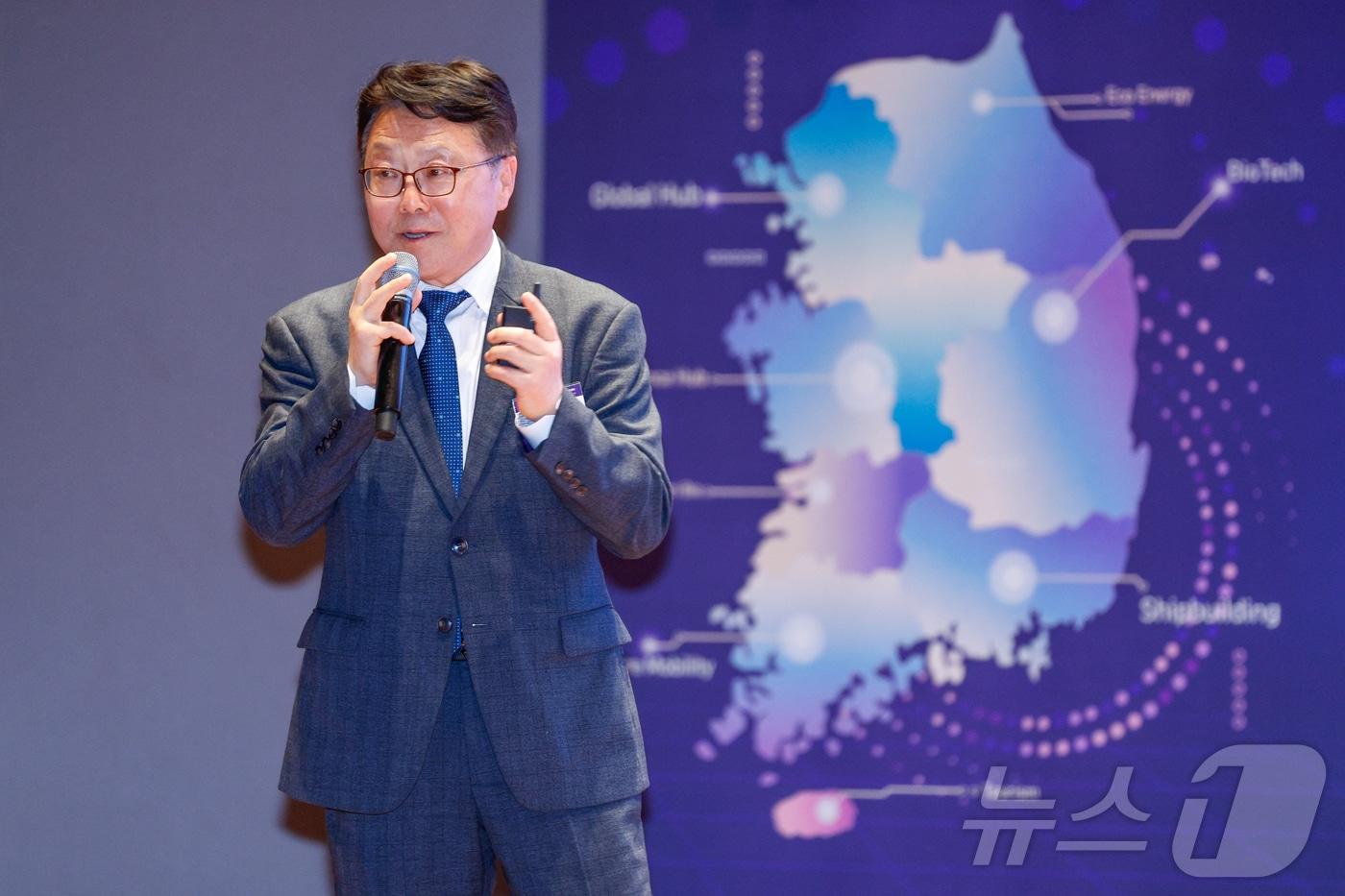 본문 이미지 - 정의경 국토교통부 국토도시실장이 18일 오후 서울 여의도 한국거래소에서 열린 제12회 뉴스1 건설부동산포럼에 참석해 '국토균형발전의 재설계 : 수도권 이후의 대한민국'을 주제로 특별강연을 하고 있다. 2026.3.18 ⓒ 뉴스1 안은나 기자