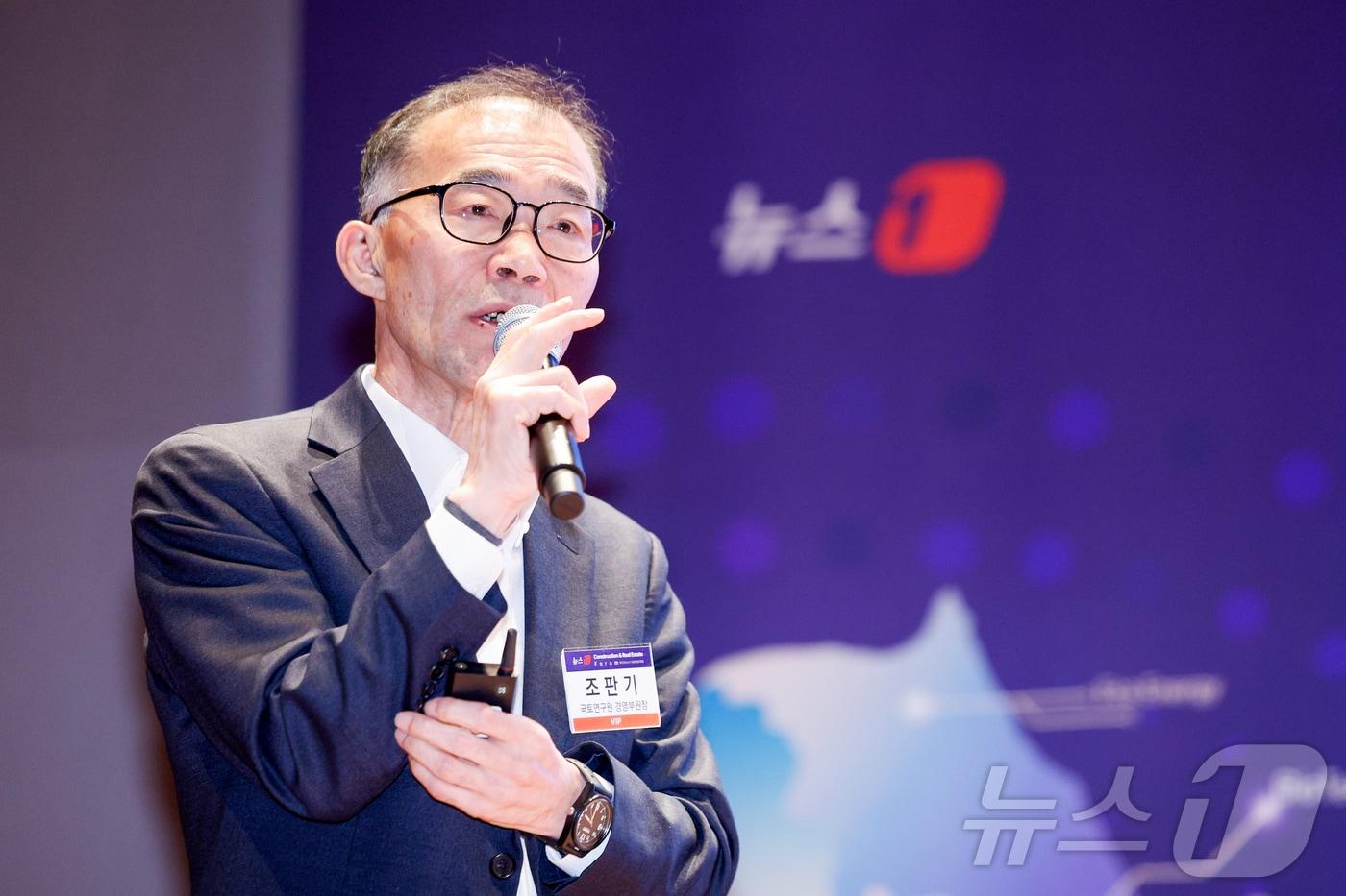 본문 이미지 - 조판기 국토연구원 경영부원장이 18일 오후 서울 여의도 한국거래소에서 열린 제12회 뉴스1 건설부동산포럼에 참석해 '행정통합 진행 상황과 쟁점 분석'을 주제로 특별강연을 하고 있다. 2026.3.18 ⓒ 뉴스1 안은나 기자