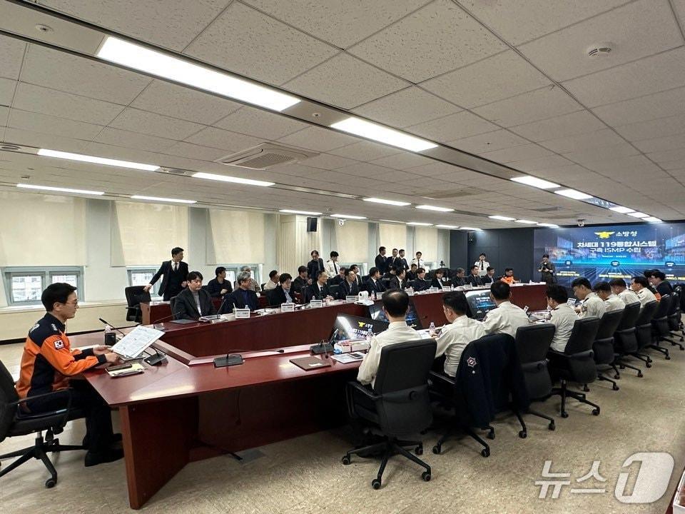 본문 이미지 - 김승룡 소방청장이 '차세대 119통합시스템 ISMP(정보화전략계획) 수립 사업 착수보고회'에서 발언하고 있다.(소방청 제공)