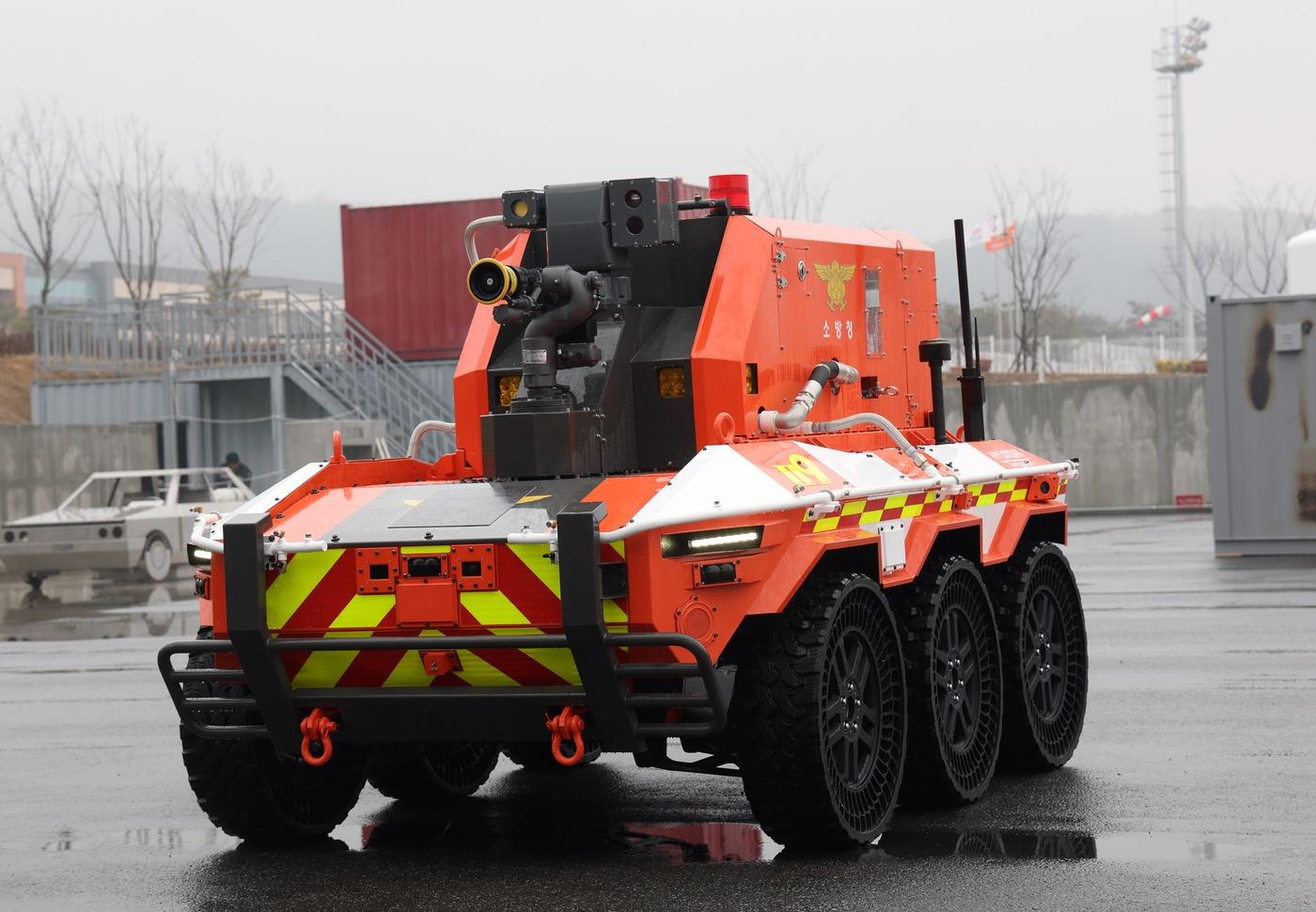 본문 이미지 -  아산 119특수대응단에 배치된 무인 소방 로봇 '단비'(충남소방본부 제공. 재판매 및 DB금지)/뉴스1