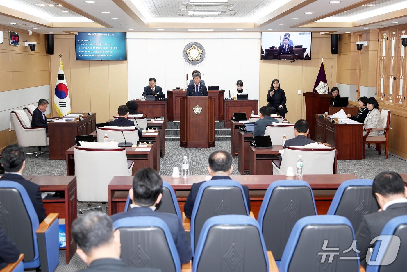 본문 이미지 - 태안군의회가 제320회 마지막 임시회 모습(태안군의회 제공. 재판매 및 DB금지)2026.3.18/뉴스1