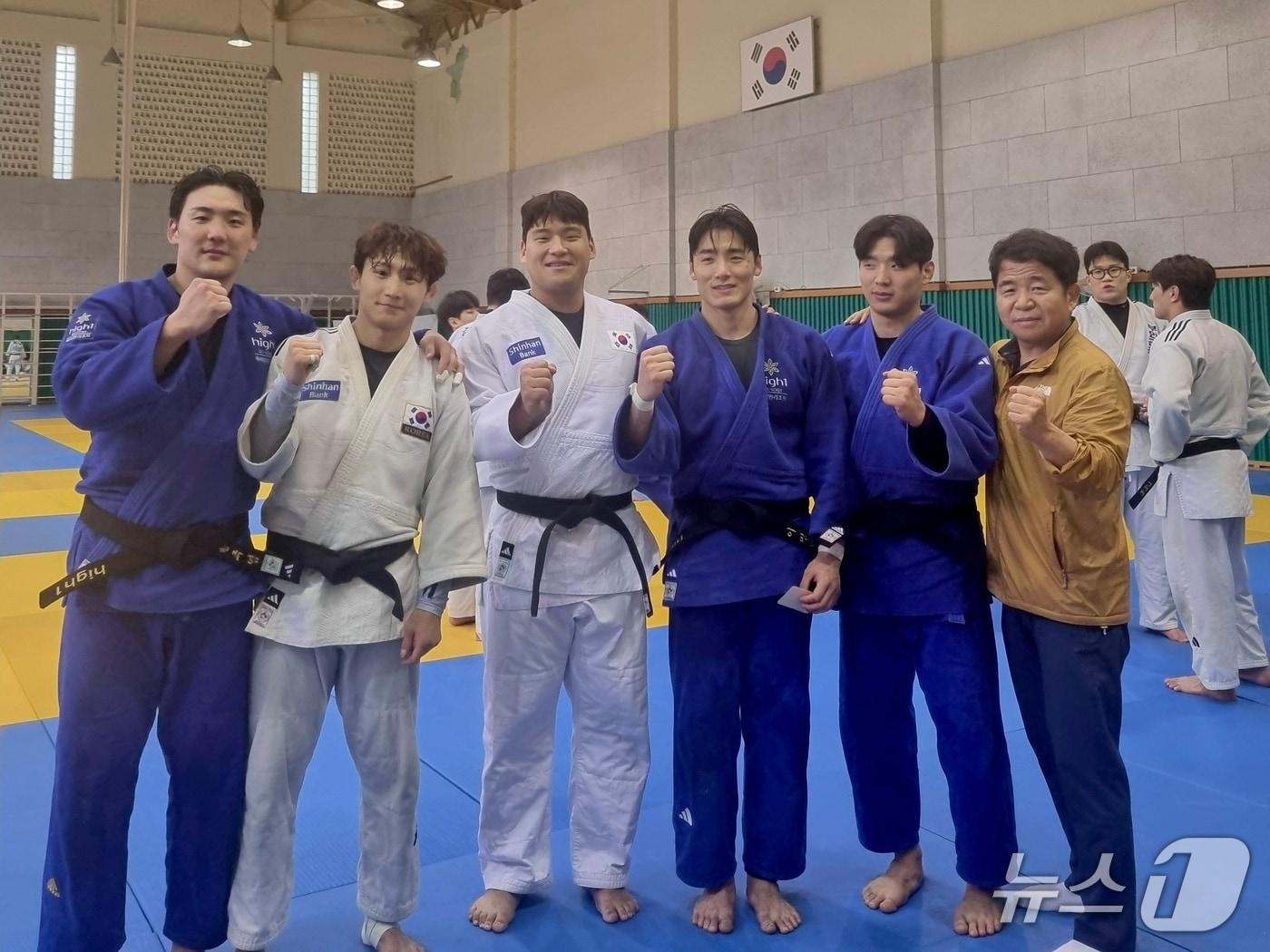 본문 이미지 - 한주엽·김찬녕을 비롯한 강원랜드 하이원스포츠팀 소속 유도 선수들이 최근 훈련 후 기념 사진을 촬영하는 모습. (강원랜드 제공. 재판매 및 DB금지) 2026.3.18/뉴스1