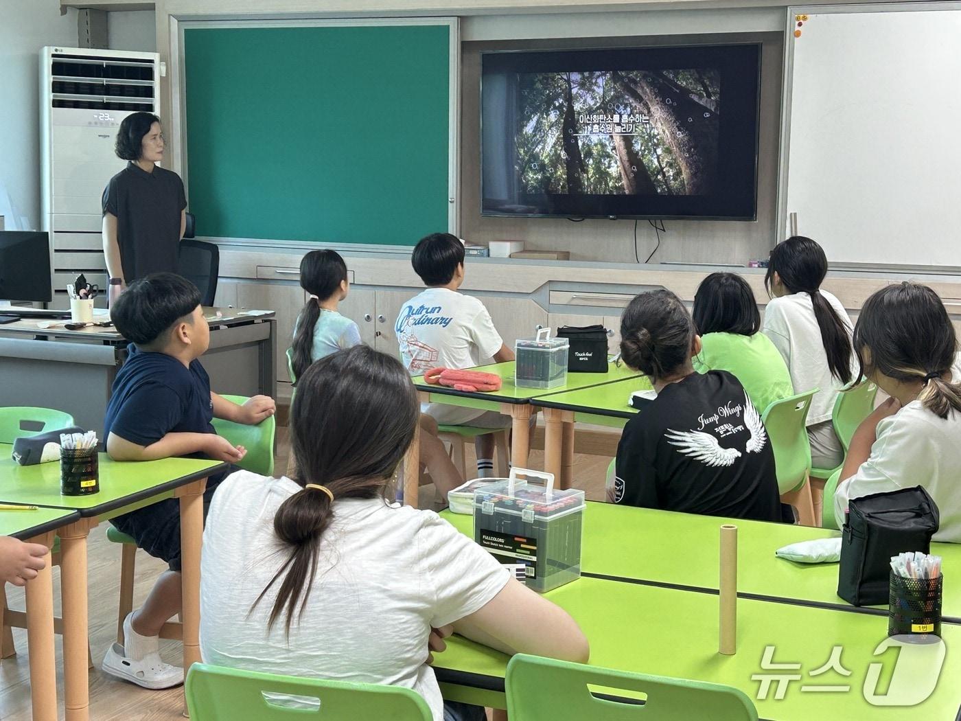 본문 이미지 - 기후에너지환경부 원주지방환경청의 환경과학교실 자료 사진. (원주지방환경청 제공. 재판매 및 DB금지) 2026.3.18/뉴스1