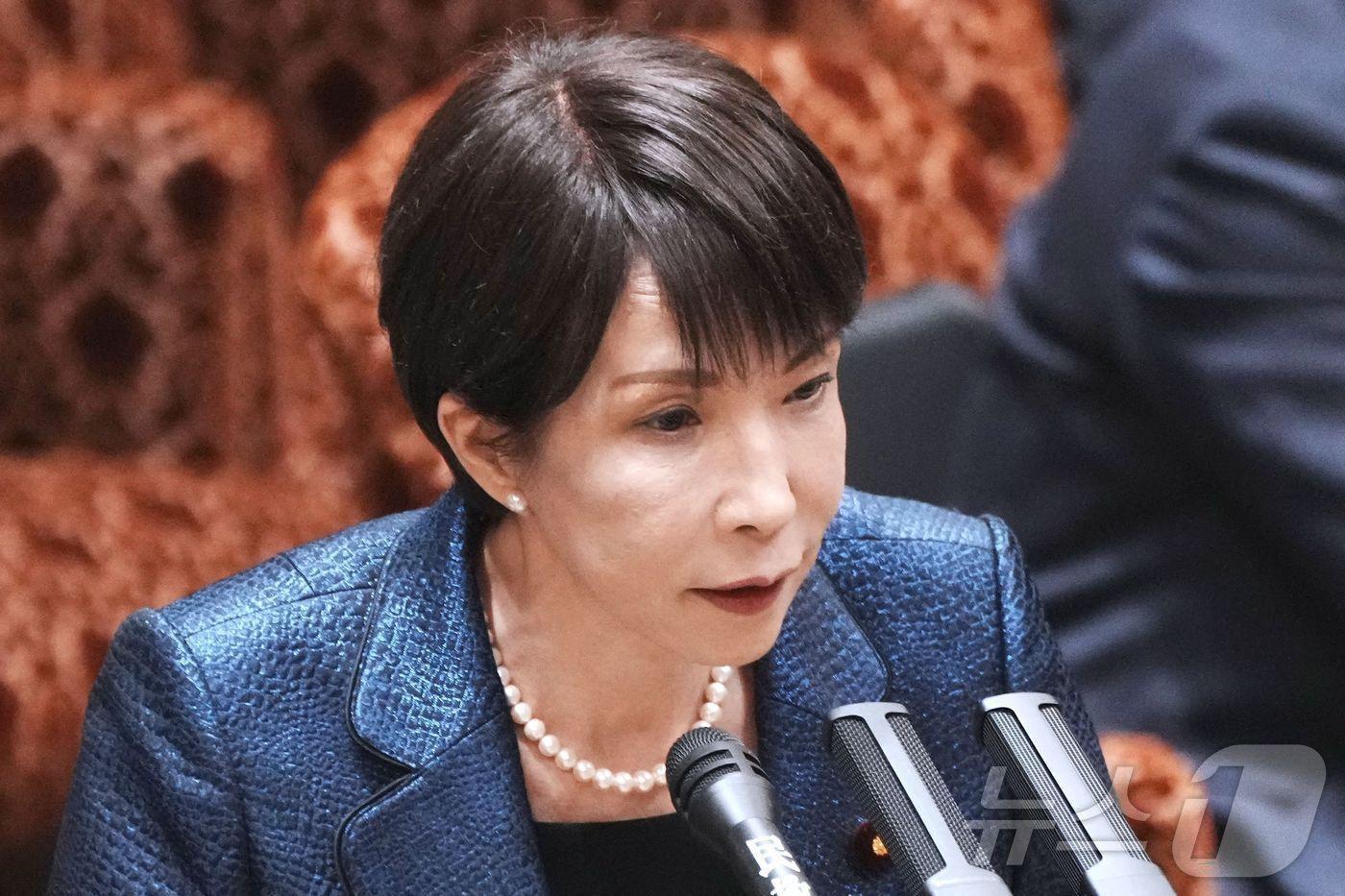 본문 이미지 - 다카이치 사나에 일본 총리가 18일 일본 참의원(상원) 예산위원회에서 질문에 답하고 있다. 다카이치 총리는 이날 도널드 트럼프 미국 대통령의 호르무즈 해협 파병 요청과 관련해 "국내법 범위 내에서 필요한 대응을 검토하겠다. (정상회담에서) 할 수 없는 것은 할 수 없다고 전할 생각이다＂라고 말했다. 2026.03.18. ⓒ AFP=뉴스1