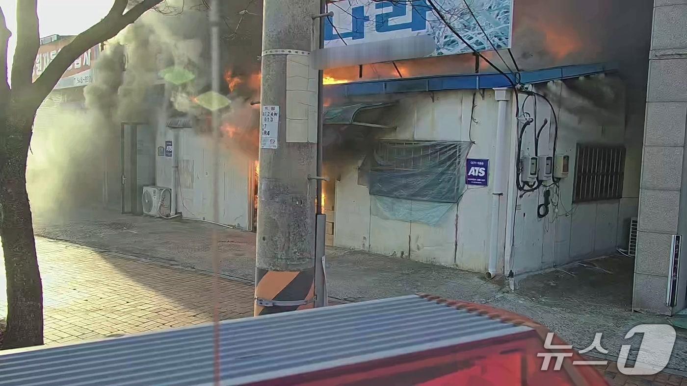 본문 이미지 - 화재현장(인천소방본부 제공/뉴스1)