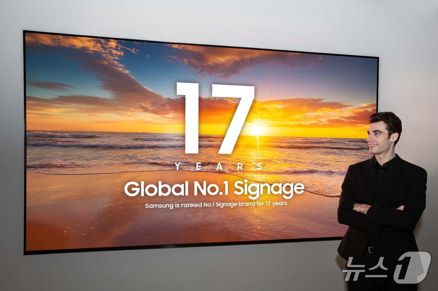 본문 이미지 -  삼성전자가 글로벌 상업용 디스플레이 시장에서 17년 연속 1위를 달성했다. (사진제공 = 삼성전자)