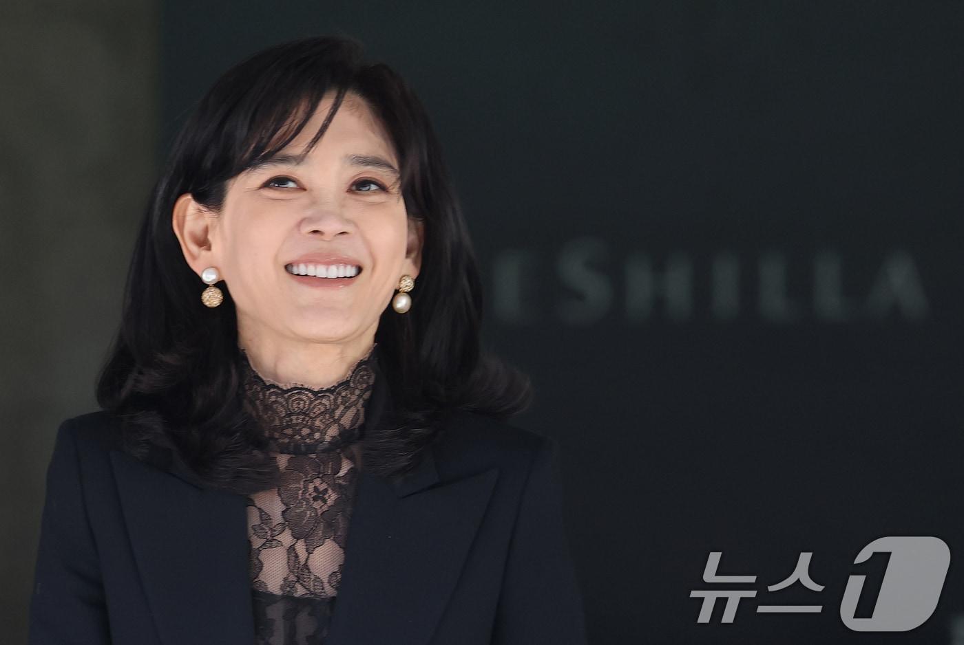 본문 이미지 - 이부진 호텔신라 사장이 19일 오전 서울 중구 삼성전자 장충동 사옥에서 열린 호텔신라 정기 주주총회에 참석한 후 이동하고 있다. 2026.3.19 ⓒ 뉴스1 오대일 기자