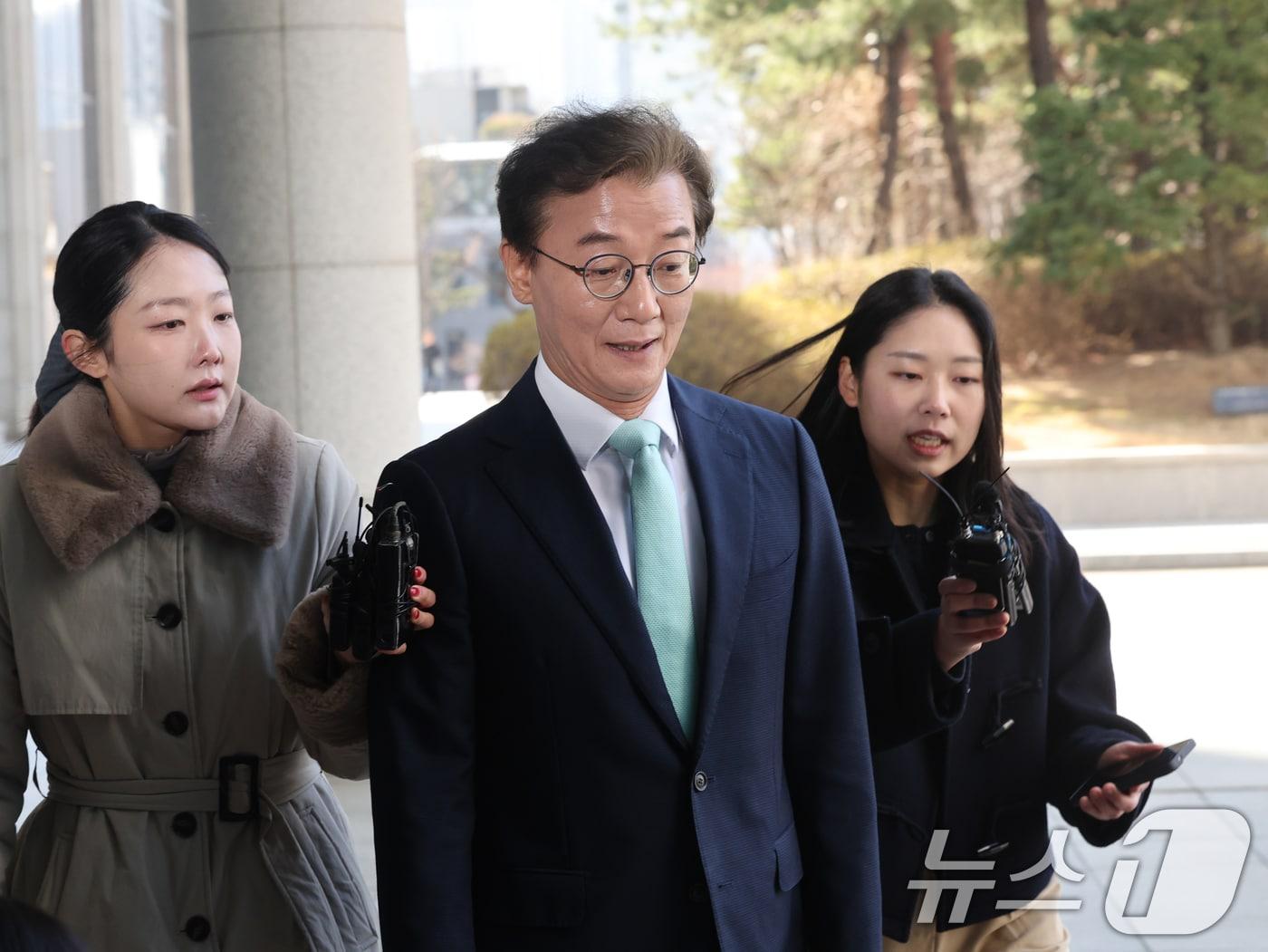 본문 이미지 - '통일교의 정교유착 비리 의혹'을 받고 있는 전재수 더불어민주당 의원이 지난달 19일 오전 서울 서초구 검·경 합동수사본부에 피의자 신분으로 출석하고 있다. 2026.3.19 ⓒ 뉴스1 황기선 기자