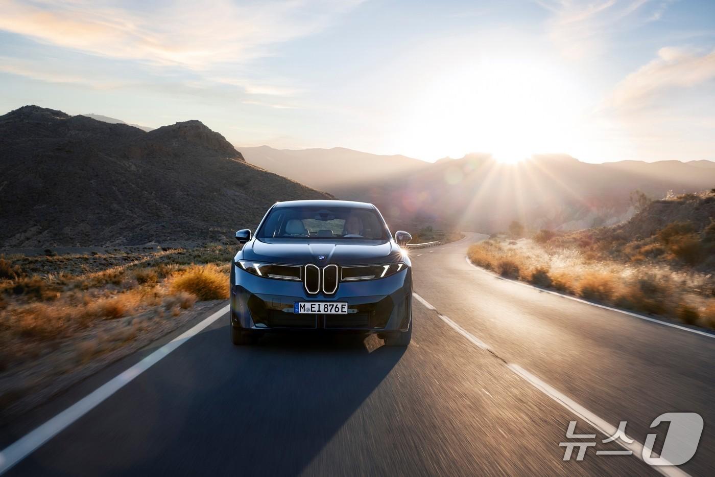 본문 이미지 - BMW 코리아는 차세대 순수 전기 SAV ‘더 뉴 BMW iX3’ 사전 예약을 19일부터 실시한다. 