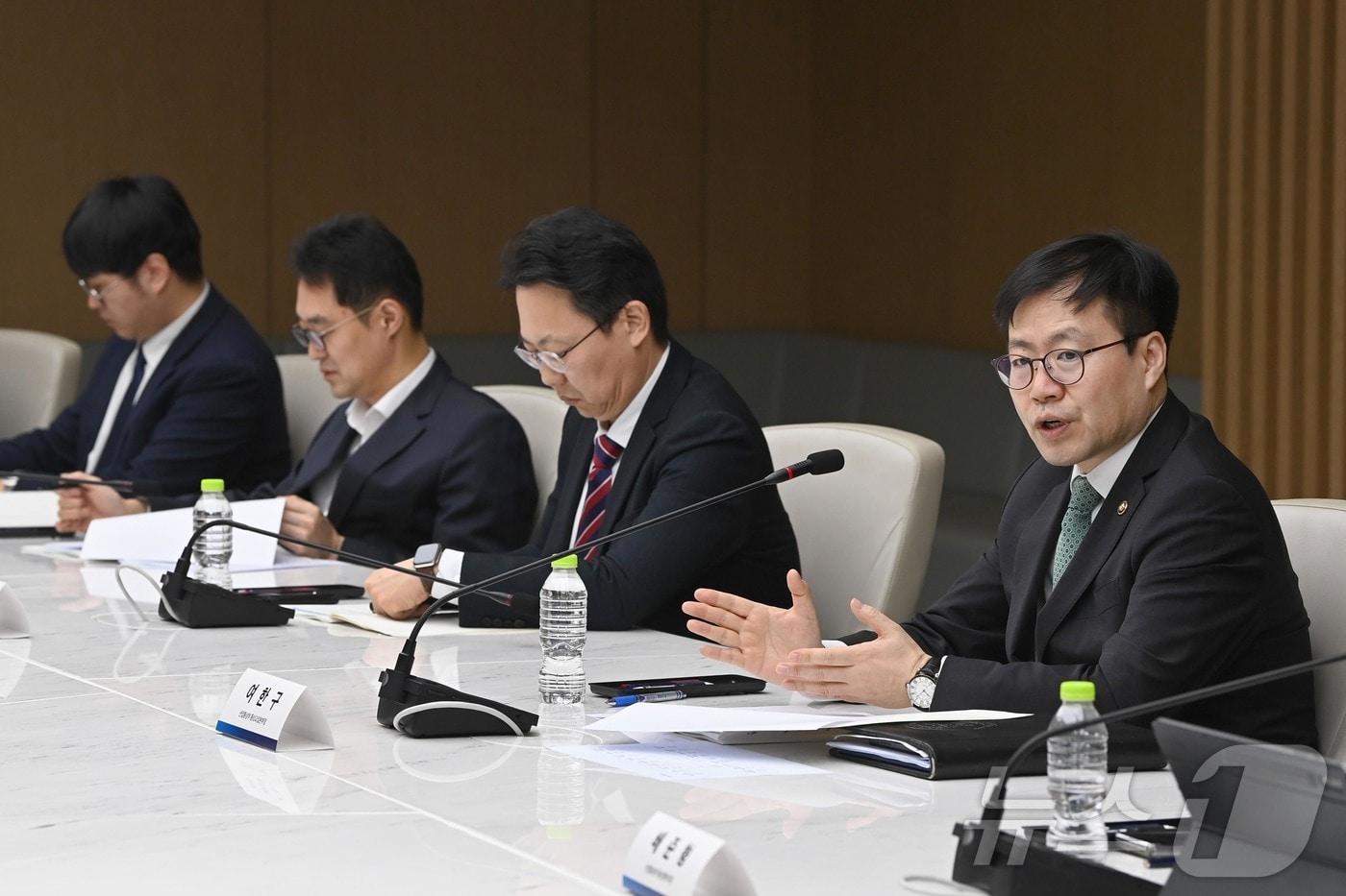 본문 이미지 - 여한구 산업통상부 통상교섭본부장이 19일 오전 서울 중구 대한상공회의소에서 열린 정상 경제행사 성과관리 TF 2차 회의를 주재하고 있다. (산업통상부 제공. 재판매 및 DB 금지) 2026.3.19 ⓒ 뉴스1