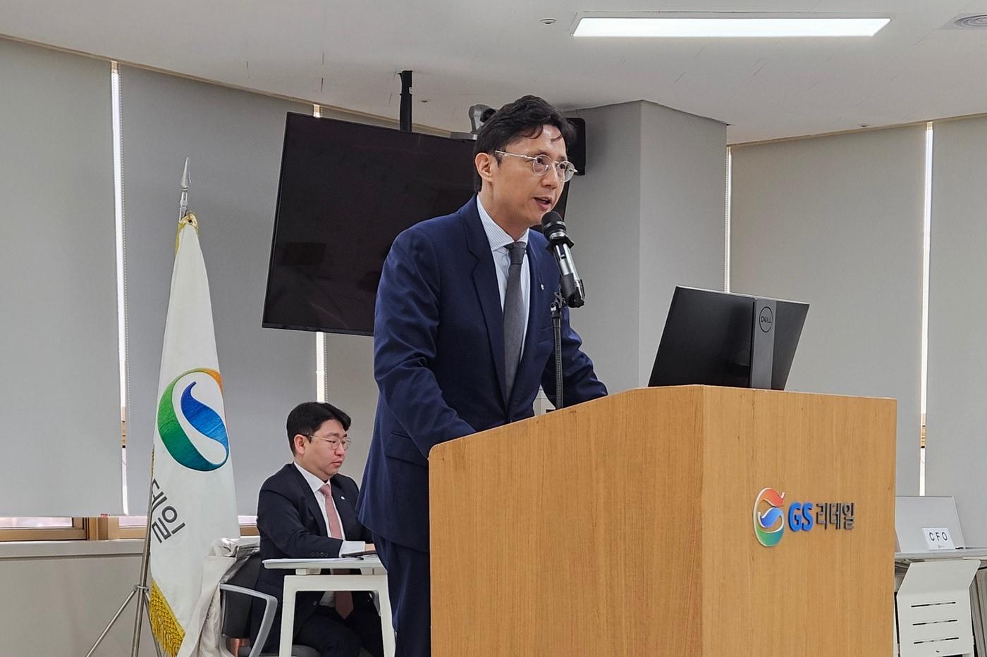 본문 이미지 - 허서홍 GS리테일 대표가 19일 오전 서울 강동그린타워 GS리테일 동북부사무소에서 열린 55기 정기 주주총회에서 발언하고 있다.(GS리테일 제공). 