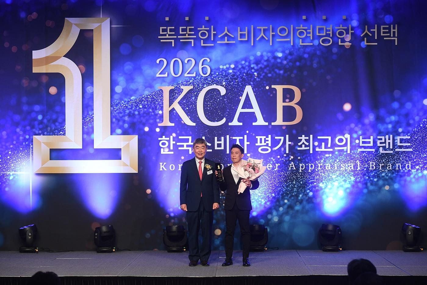 본문 이미지 - JTI코리아는 '플룸'이 '2026 KCAB 한국소비자 평가 최고의 브랜드 대상' 궐련형 전자담배 부문에서 대상을 받았다고 19일 밝혔다.(JTI코리아 제공)