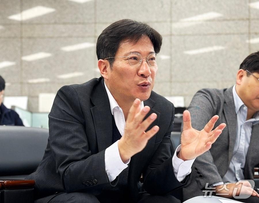 본문 이미지 - 김지욱 디지털공정조달국장이 19일 정부대전청사에서 브리핑을 하고 있다./뉴스1