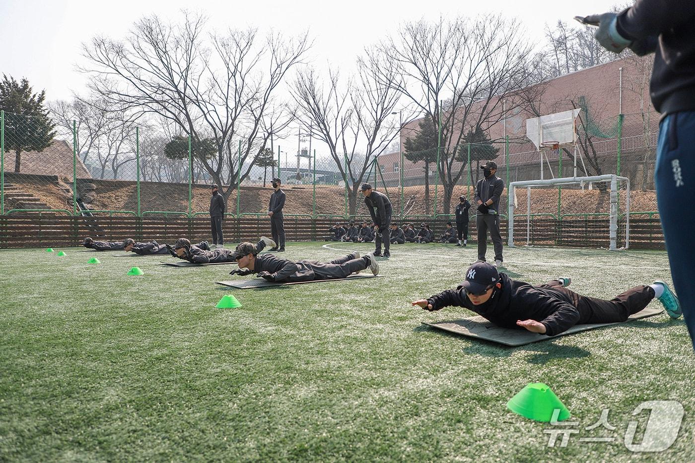 본문 이미지 - 장병 체력 훈련(육군 수도포병여단 제공/뉴스1)