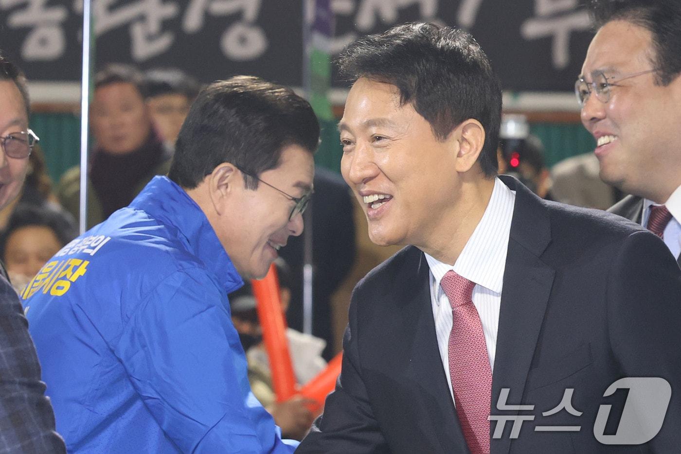 본문 이미지 - 오세훈 국민의힘 서울시장 후보(오른쪽)와 정원오 더불어민주당 서울시장 후보 2026.3.19 ⓒ 뉴스1 이광호 기자