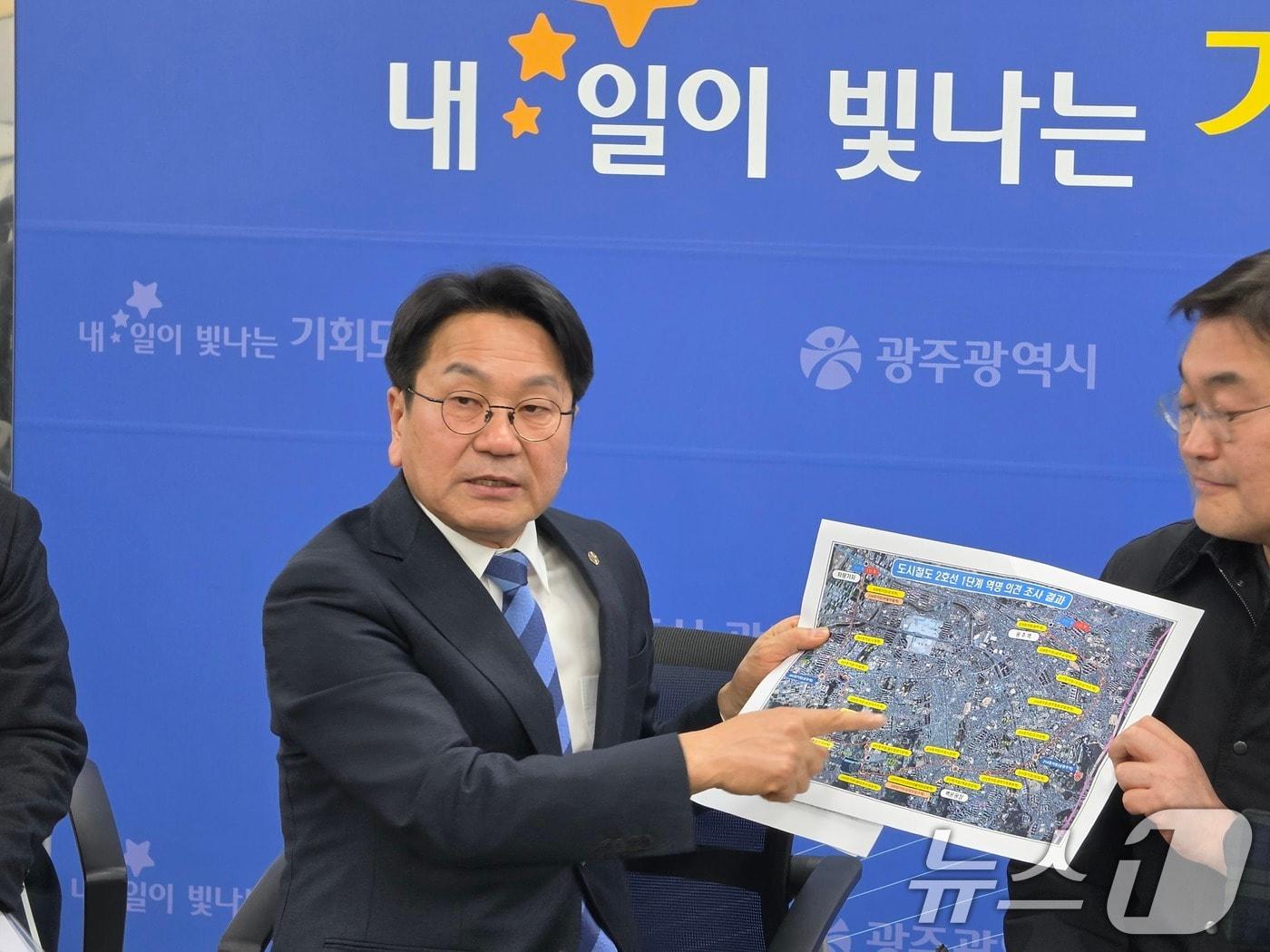 본문 이미지 - 강기정 광주광역시장이 19일 시청 브리핑룸에서 도시철도 2호선 관련 기자 간담회를 진행하고 있다. 2026.3.19 ⓒ 뉴스1