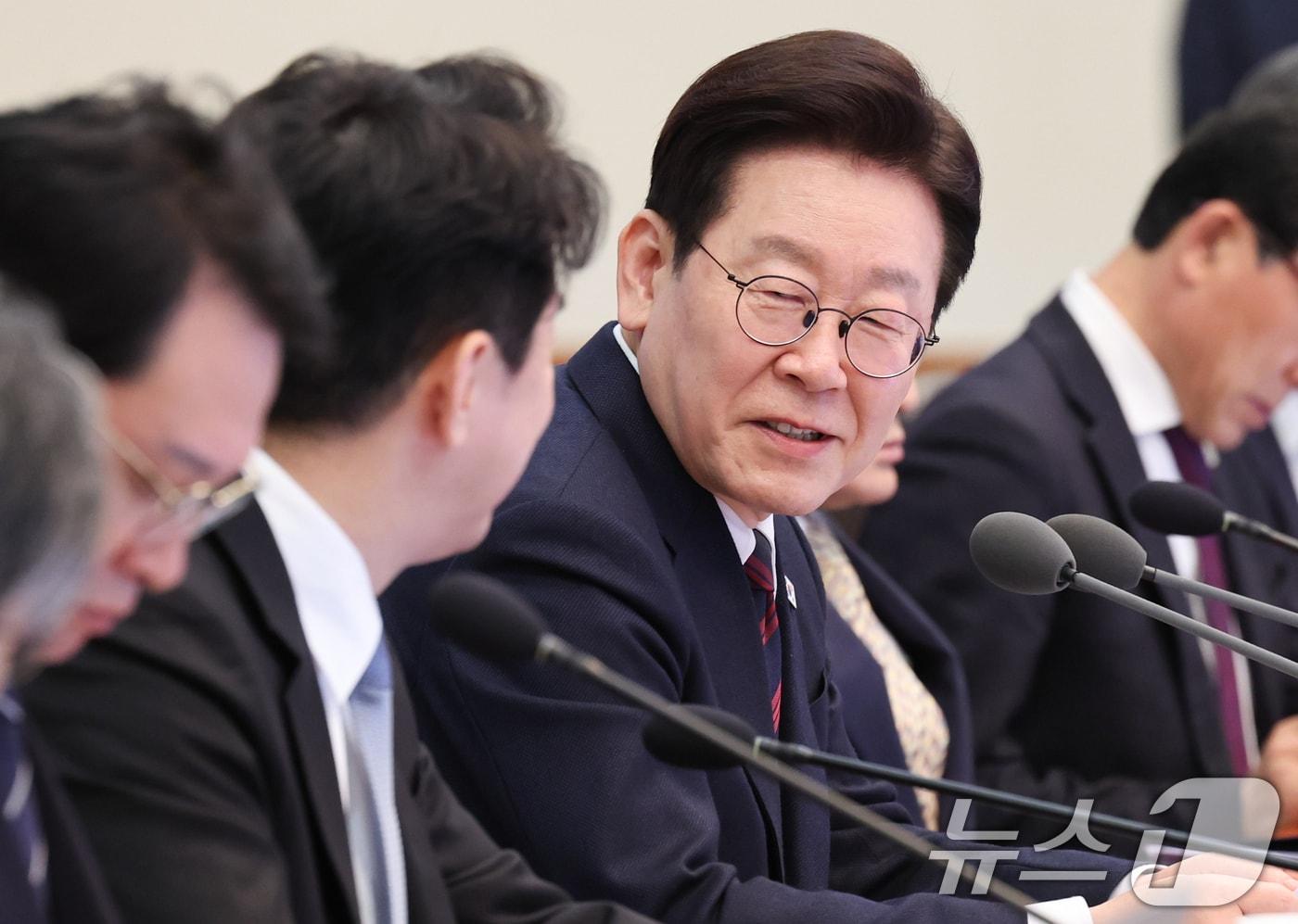 본문 이미지 - 이재명 대통령이 19일 청와대에서 열린 수석보좌관회의에서 발언을 하고 있다. 2026.3.19 ⓒ 뉴스1 이재명 기자