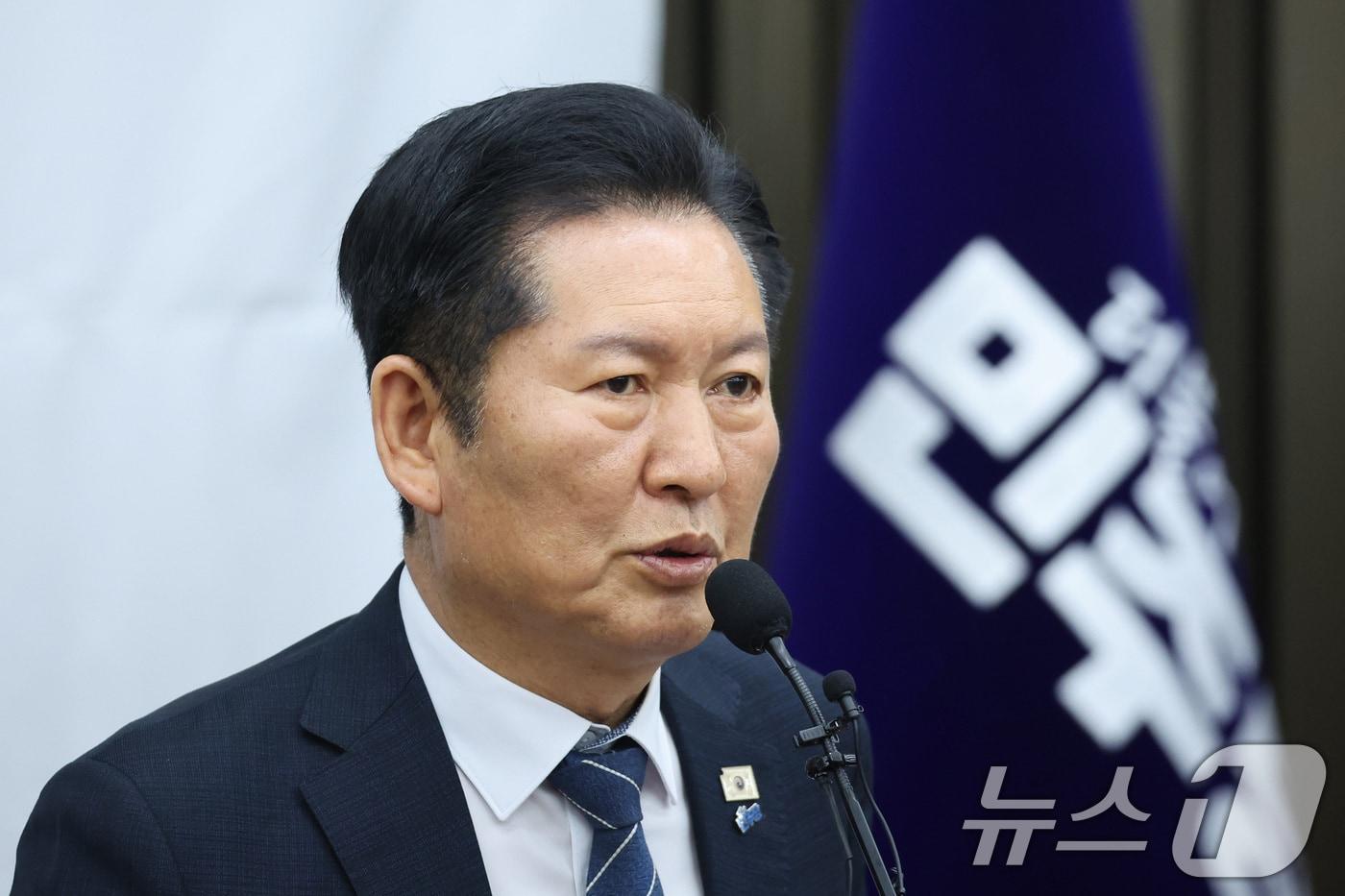 본문 이미지 - 정청래 더불어민주당 대표가 19일 서울 여의도 국회에서 열린 의원총회에서 발언하고 있다. 2026.3.19 ⓒ 뉴스1 신웅수 기자