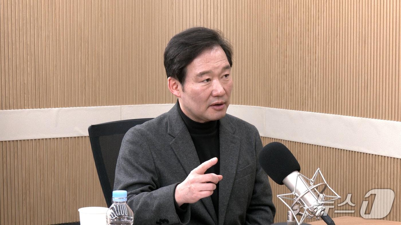 본문 이미지 - 신지호 전 국민의힘 전략기획부총장이 19일 뉴스1TV '팩트앤뷰'에 출연해 질문에 답하고 있다.(뉴스1TV '팩트앤뷰' 캡처)