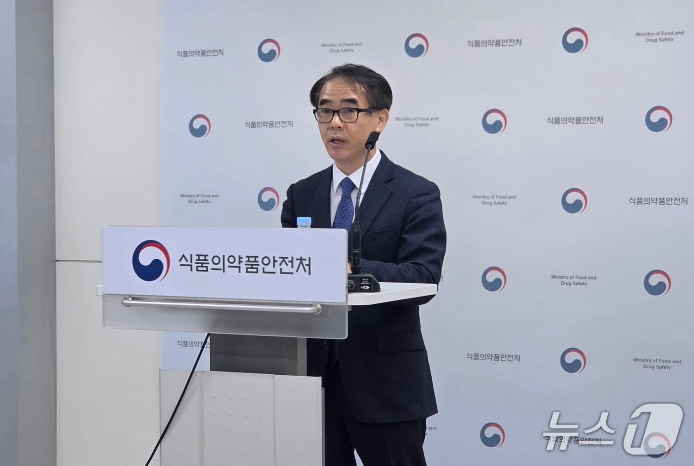 본문 이미지 - 최종동 식품안전정책국장이 19일 서울지방식약청에서 반려동물 동반출입 음식점 제도 안정 정착을 위한 지원 방안을 발표하고 있다. 2026.3.19/뉴스1 한송아 기자