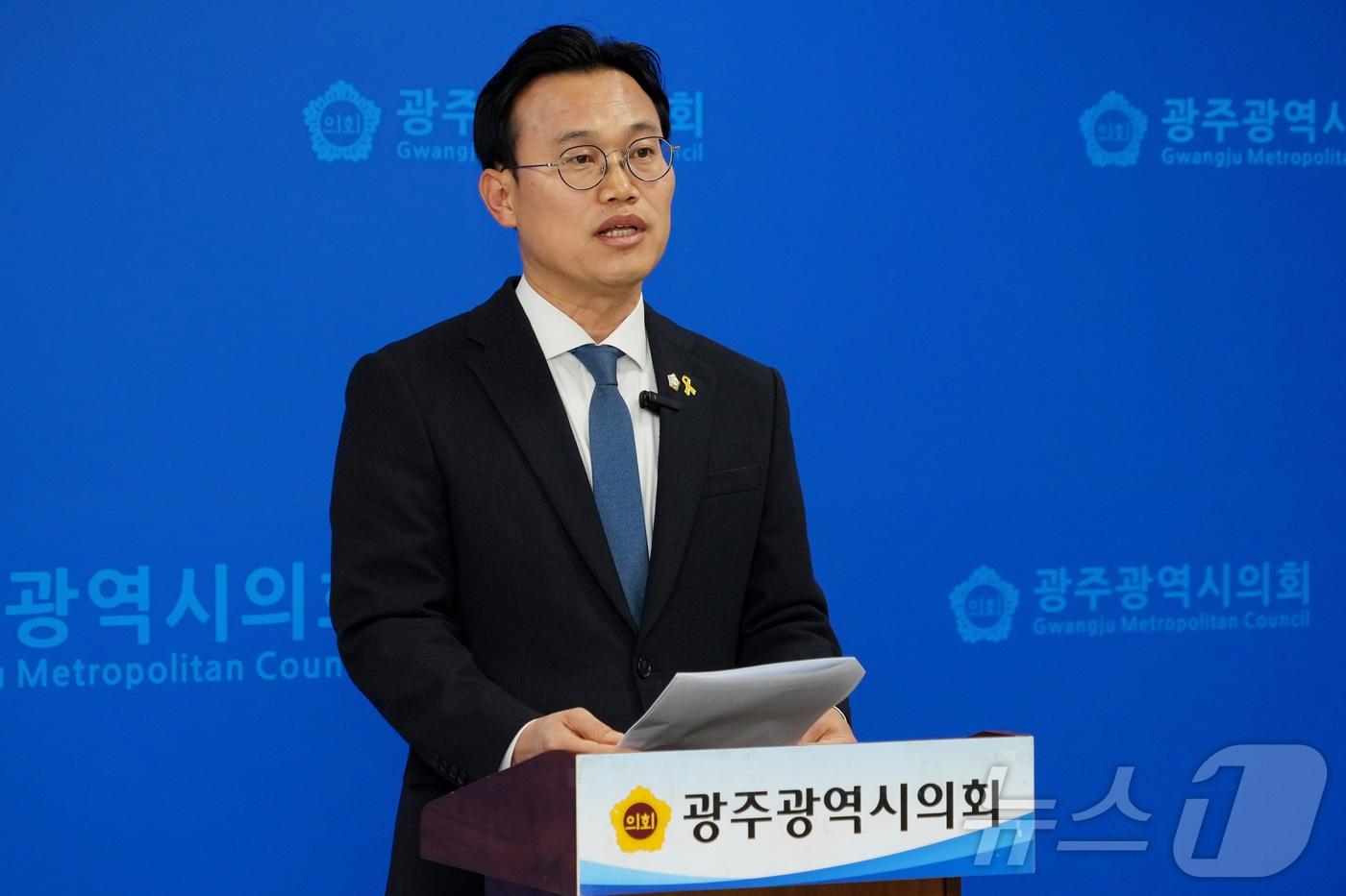 본문 이미지 - 정달성 더불어민주당 광주 북구청장 예비후보가 19일 광주시의회에서 전진숙 국회의원(북구을)이 경선개입 의혹을 제기하고 있다.(독자제공. 재배포 및 DB 금지) 2026.3.19 ⓒ 뉴스1