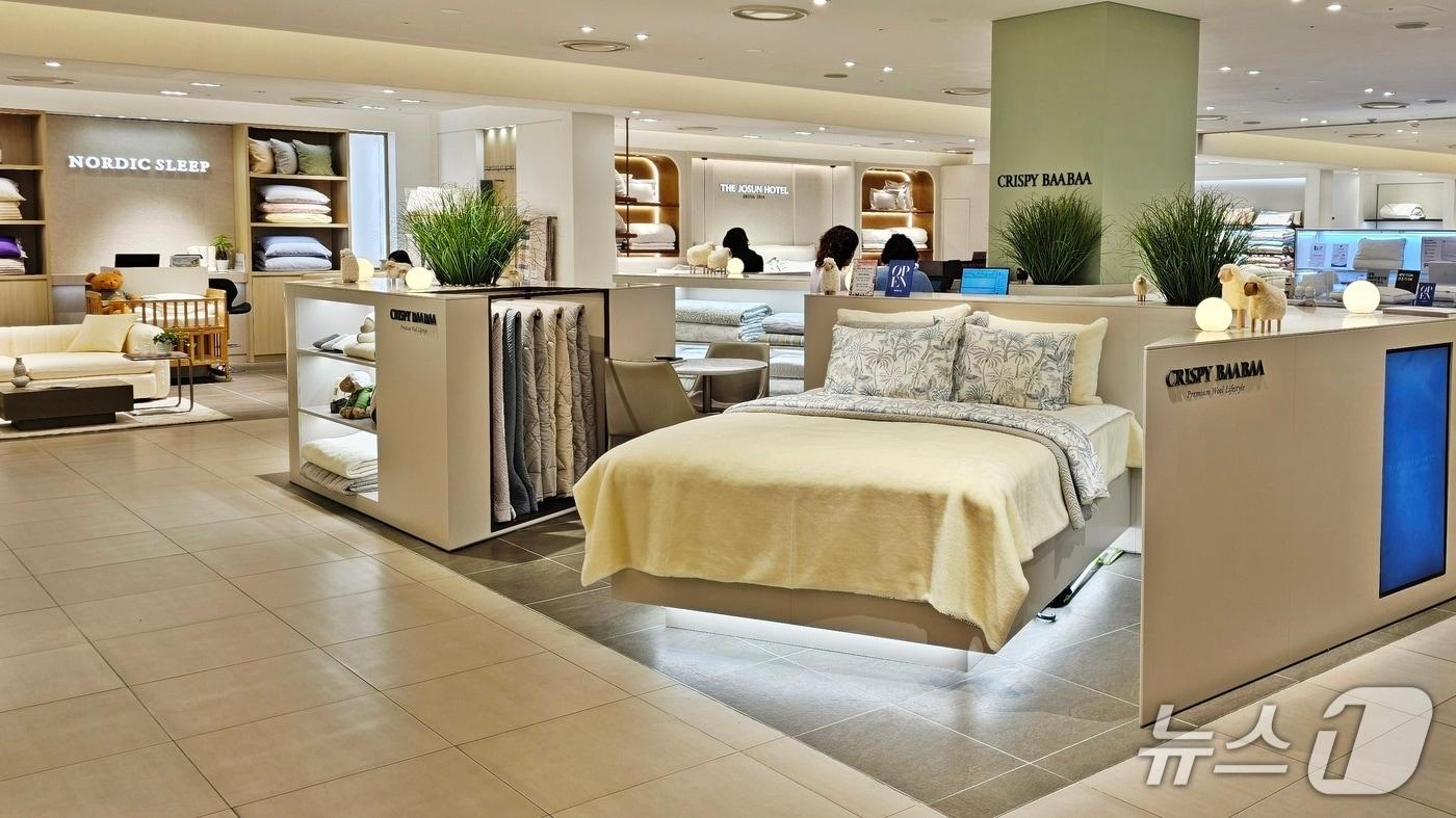 본문 이미지 - 최근 새단장을 마친 신세계백화점 센텀시티 한 침구류 매장.(신세계백화점 센텀시티 제공. 재판매 및 DB 금지)