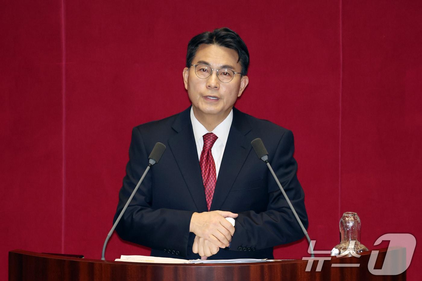 본문 이미지 - 19일 서울 여의도 국회에서 열린 제433회국회(임시회) 2차 본회의에서 윤상현 국민의힘 의원이 공소청법안(대안)에 대한 무제한토론(필리버스터)을 하고 있다. 2026.3.19 ⓒ 뉴스1 이승배 기자