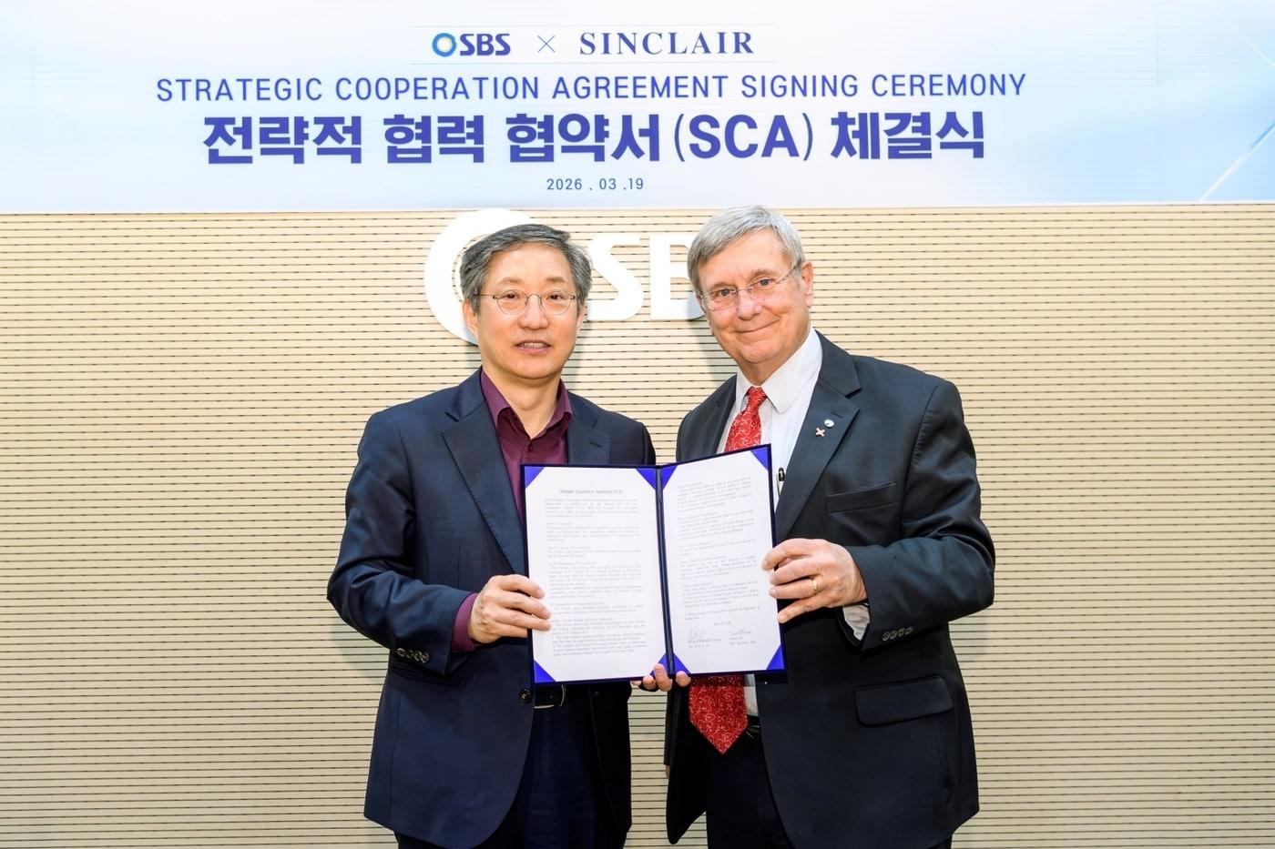 본문 이미지 - 방문신 SBS 사장(왼쪽)과 델 팍스 싱클레어 기술 총괄 사장 / 사진제공=SBS