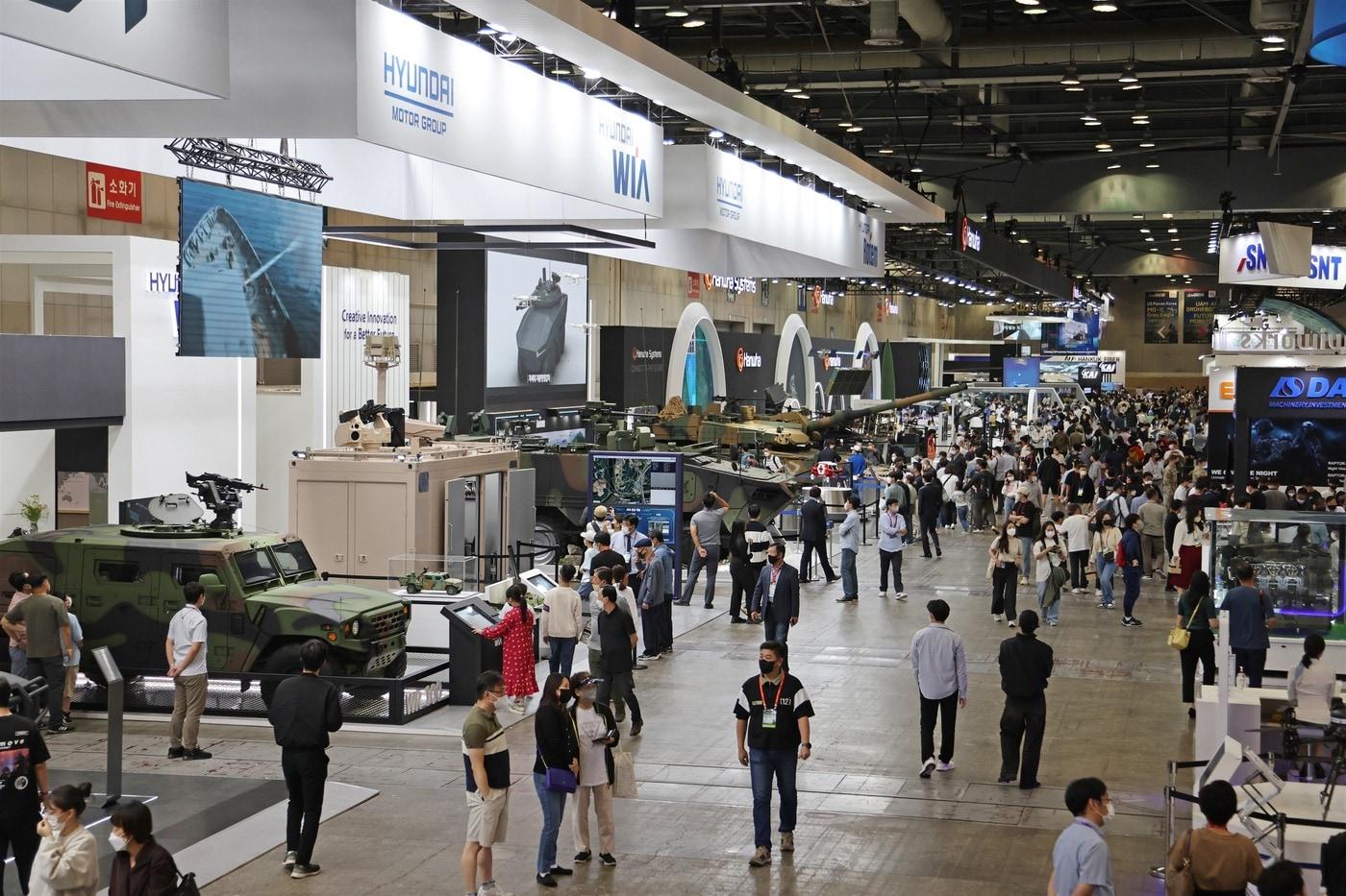 본문 이미지 - DX KOREA 2024 행사장 전경 (DX KOREA 2026 조직위원회 제공)