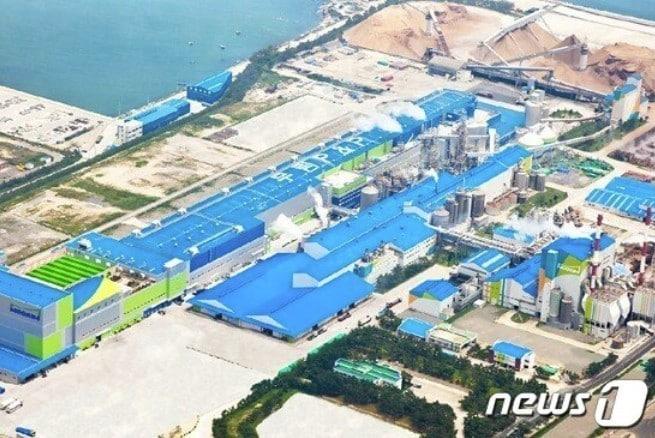 본문 이미지 - 무림P&P 울산 펄프-제지 일관화 공장 전경(무림P&P 제공)