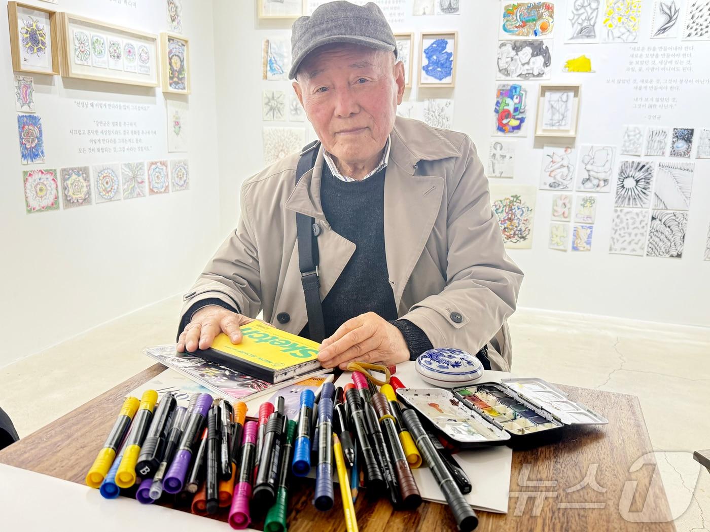 본문 이미지 - 강연균 화백. 예술공간 집 기획 '강연균' 초대 개인전 ⓒ 뉴스1 김태성 기자