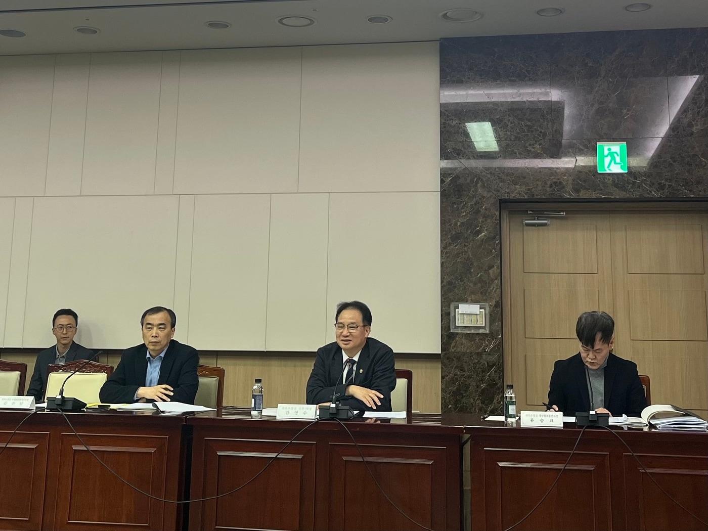 본문 이미지 - 김영수 국무조정실 국무1차장이 19일 정부서울청사에서 열린 제12회 정부-시민사회 국제개발협력 정책협의회를 주재하는 모습.(총리실 제공)