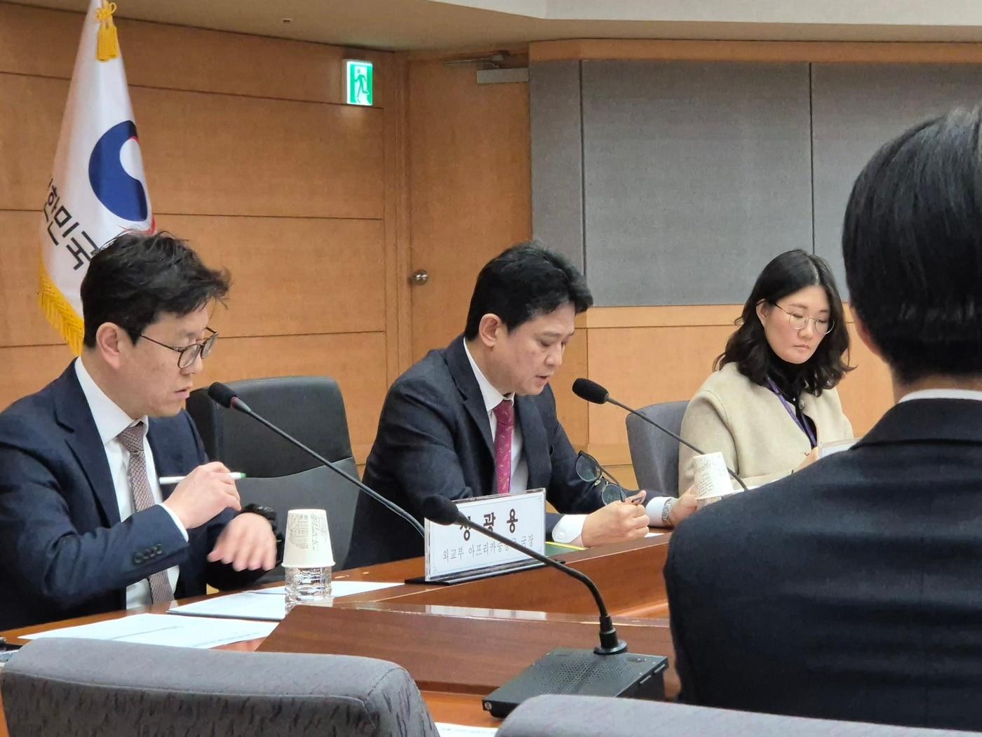 본문 이미지 - 외교부는 19일 중동 상황과 관련하여 이라크에 진출한 우리 기업들을 위한 조치 일환으로 아프리카중동국 주관 '이라크 진출 기업 안전간담회'를 개최했다고 밝혔다. (외교부 제공)