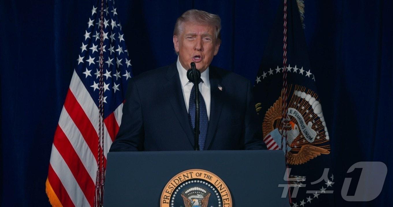 본문 이미지 - 도널드 트럼프 미국 대통령이 1일(현지시간) 소셜미디어 트루스소셜에 게재한 영상을 통해 대(對)이란 군사작전 진행 상황에 대해 발표하고 있다. ⓒ 뉴스1 류정민 특파원