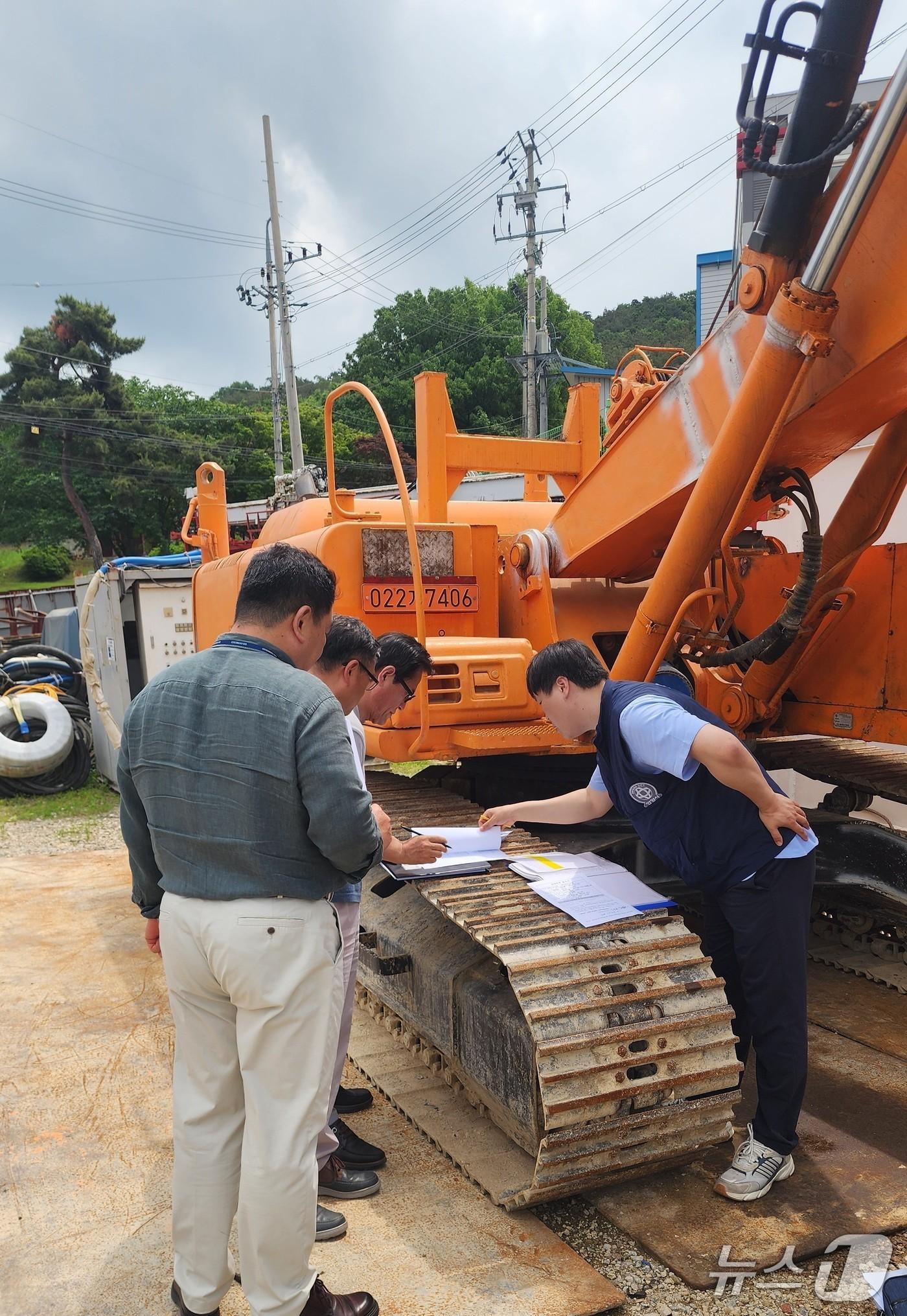 본문 이미지 - 고액체납자 건설기계 공매 자료사진.(경기도 제공. 재판매 및 DB금지)